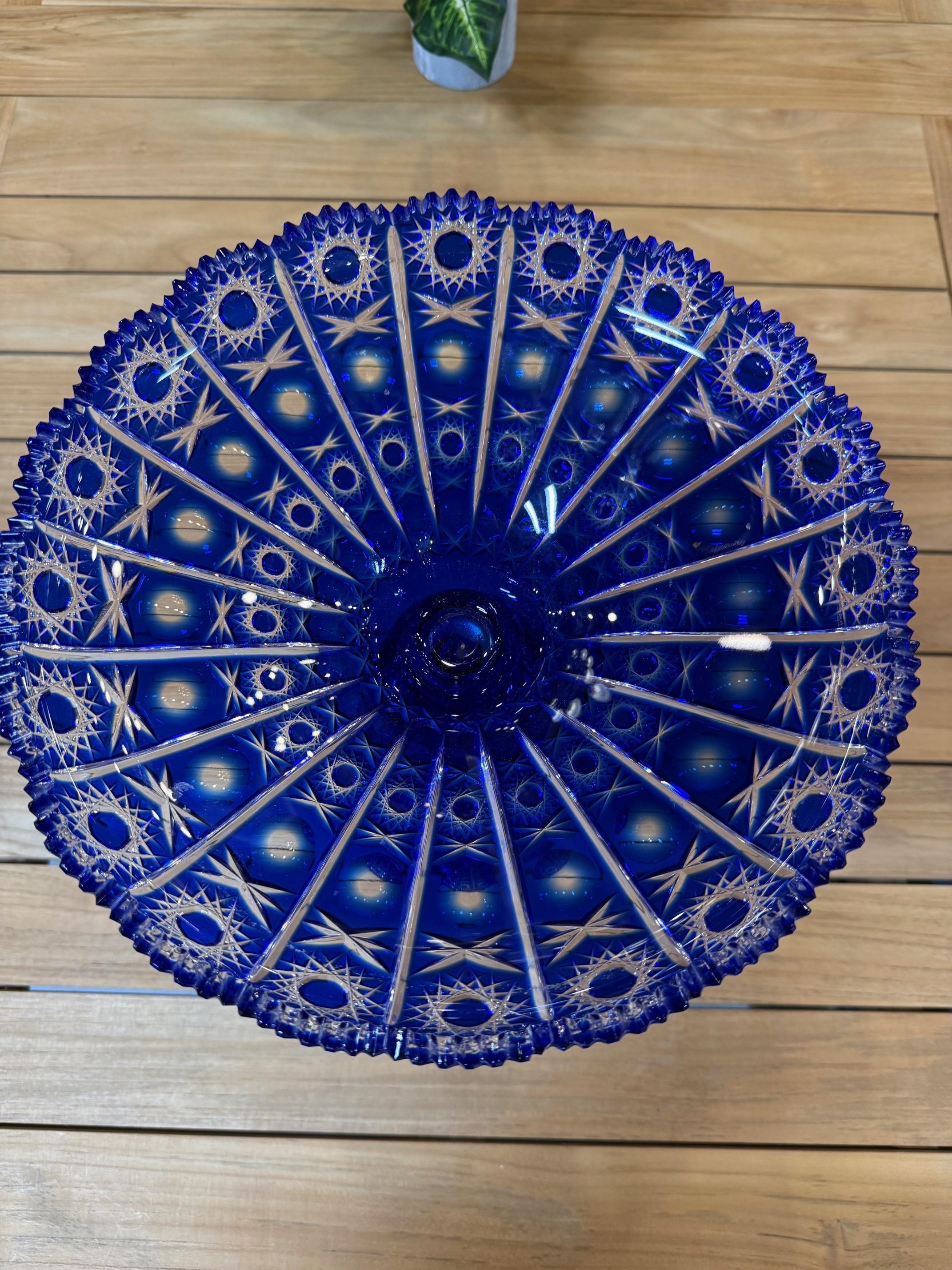 Grand bol à piédestal en cristal de plomb taillé à la main, compote Caesar Crystal Bohemiae Co. en vente 2