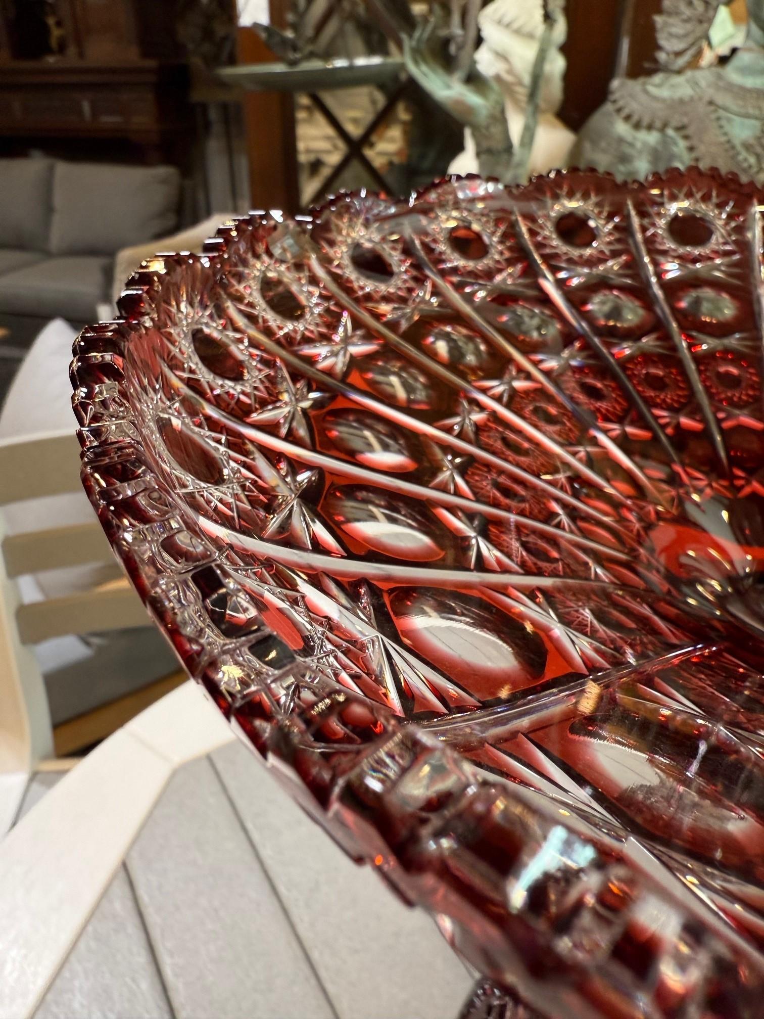 Compote à grand piédestal en cristal de plomb taillé à la main par Caesar Crystal Bohemiae Co. en vente 3