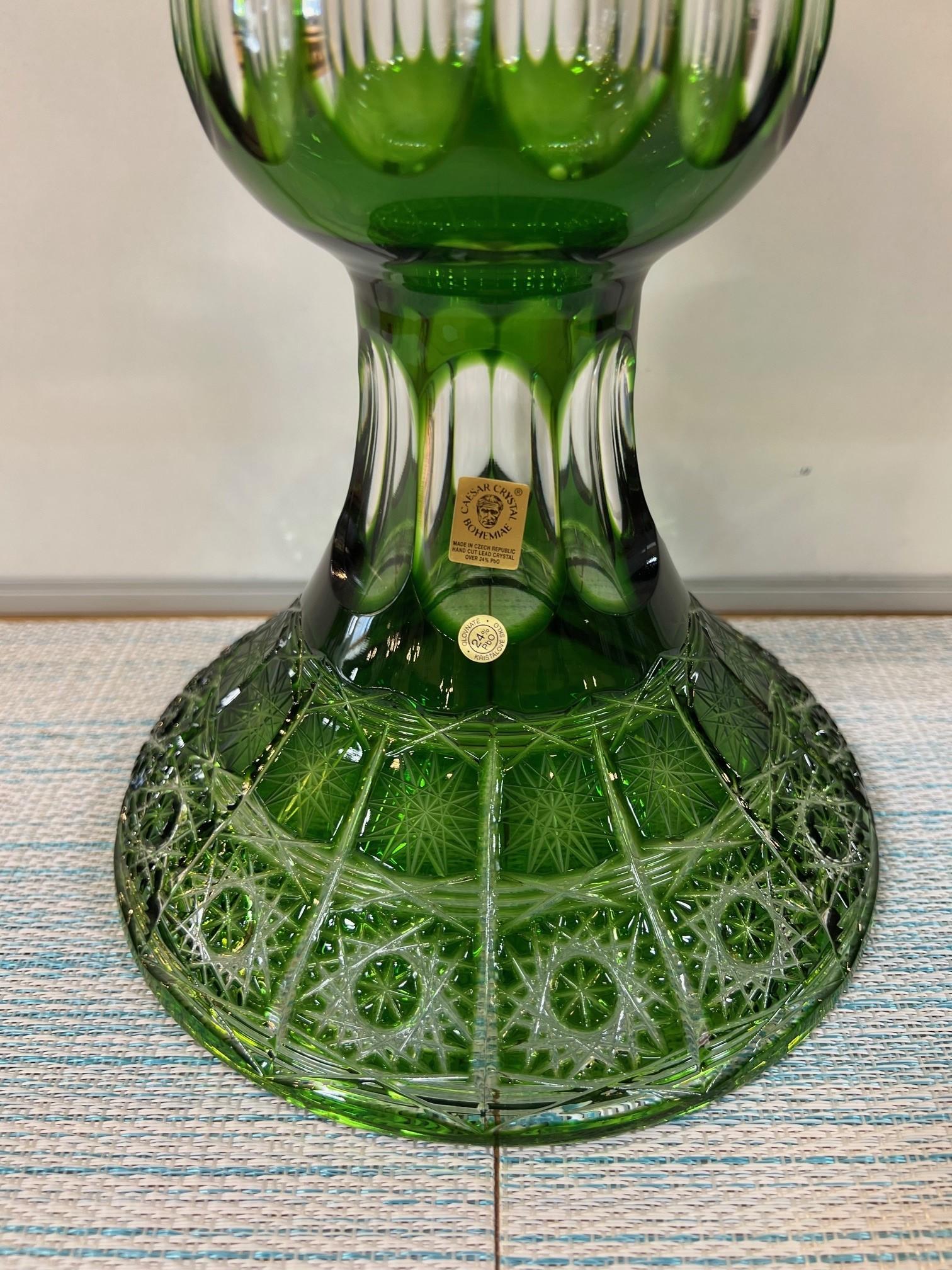 Grand vase à piédestal en cristal de plomb taillé à la main, compote Caesar Crystal Bohemiae Co. en vente 4