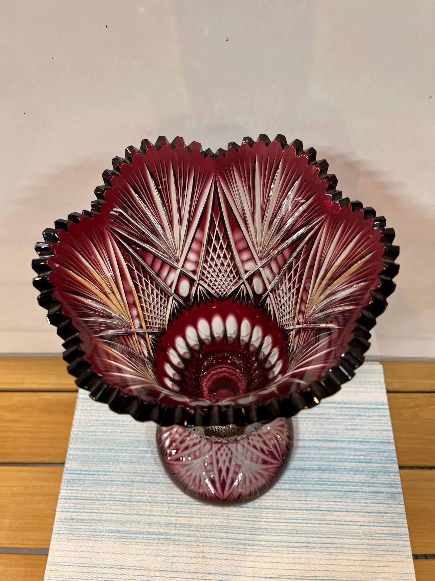 Jarrón alto con pedestal de cristal de plomo tallado a mano, Compota de Caesar Crystal Bohemiae Co. en venta 4