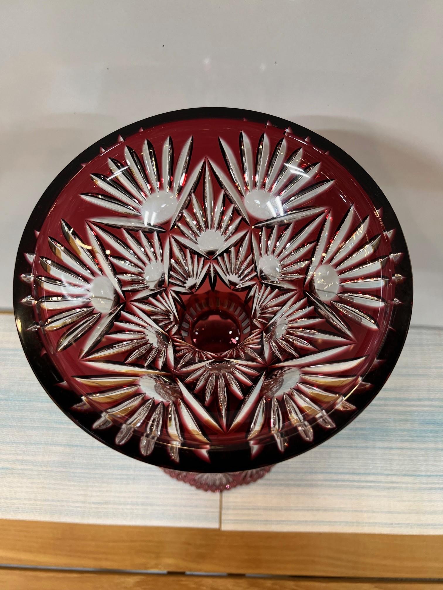 Grand vase à piédestal en cristal de plomb taillé à la main, compote Caesar Crystal Bohemiae Co. en vente 4