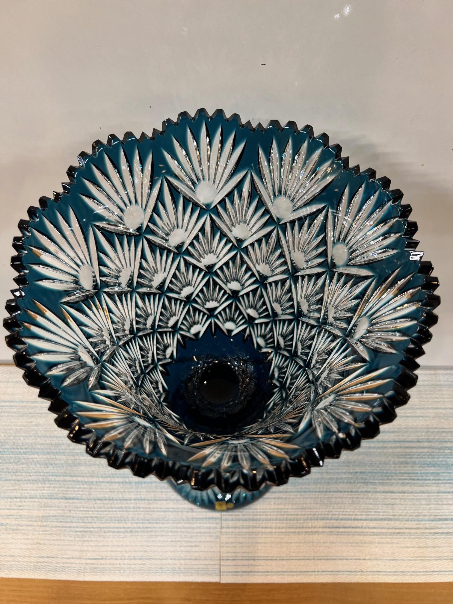 Grand vase à piédestal en cristal de plomb taillé à la main, compote Caesar Crystal Bohemiae Co. en vente 4