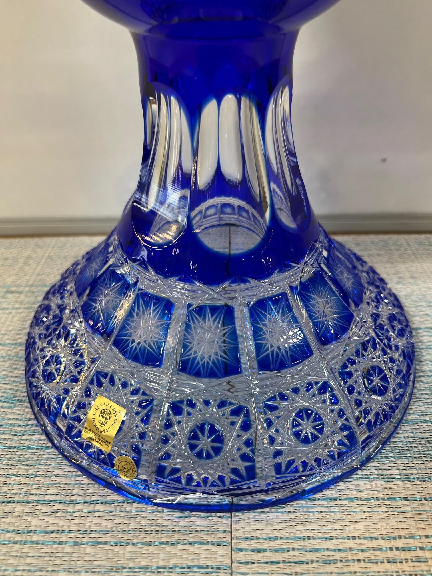 Grand vase à piédestal en cristal de plomb taillé à la main, compote Caesar Crystal Bohemiae Co. en vente 5