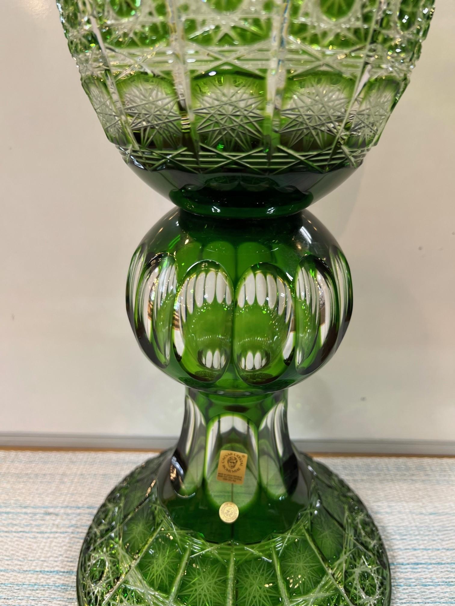 Grand vase à piédestal en cristal de plomb taillé à la main, compote Caesar Crystal Bohemiae Co. en vente 5