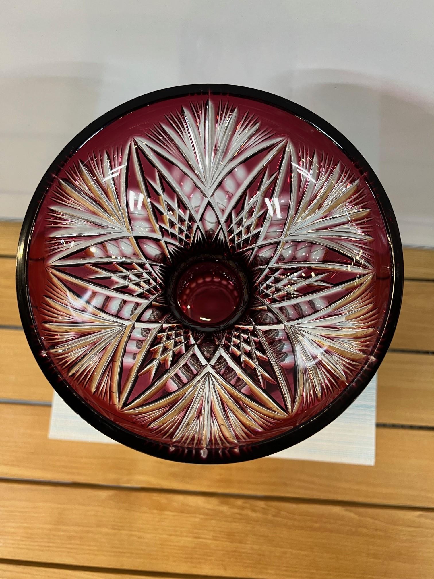 Jarrón alto con pedestal de cristal de plomo tallado a mano, Compota de Caesar Crystal Bohemiae Co. en venta 5