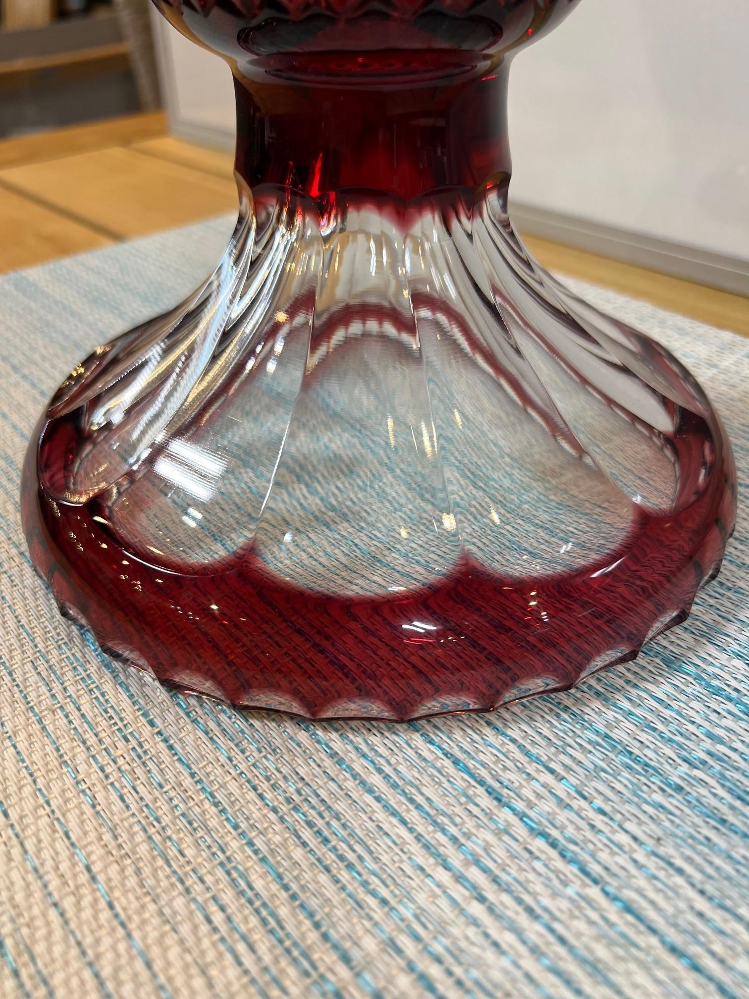 Grand vase à piédestal en cristal de plomb taillé à la main, compote Caesar Crystal Bohemiae Co. en vente 5