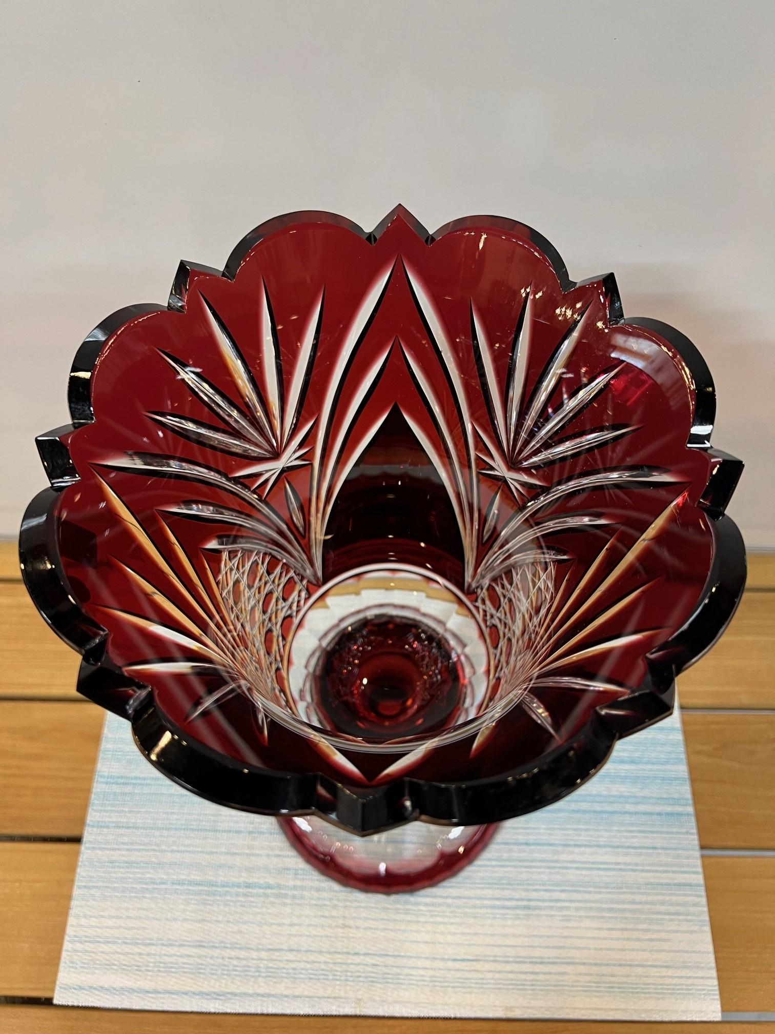 Grand vase à piédestal en cristal de plomb taillé à la main, compote Caesar Crystal Bohemiae Co. en vente 6