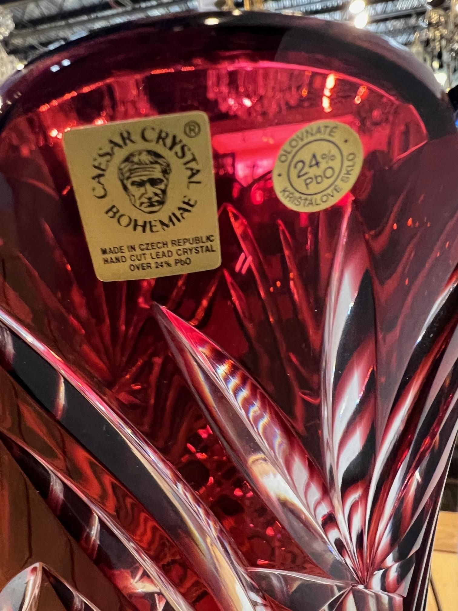 Grand vase à piédestal en cristal de plomb taillé à la main, compote Caesar Crystal Bohemiae Co. en vente 10