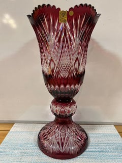 Vaso a piedistallo alto in cristallo al piombo tagliato a mano, composto da Caesar Crystal Bohemia Co.