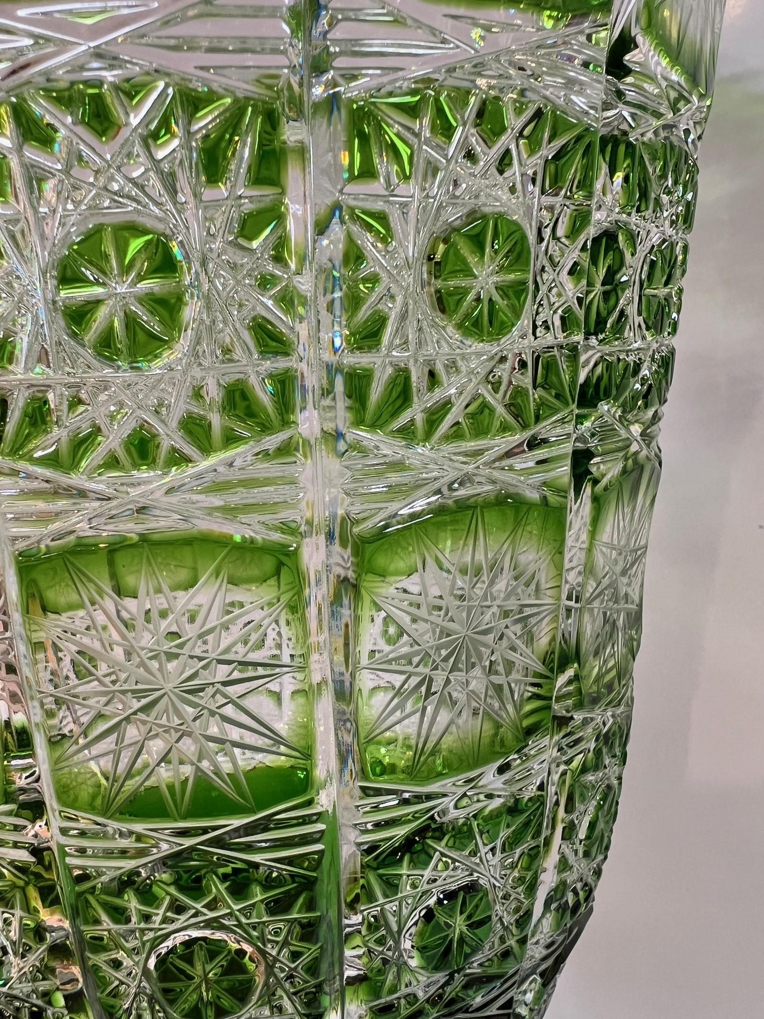 Grand vase à piédestal en cristal de plomb taillé à la main, compote Caesar Crystal Bohemiae Co. en vente 1