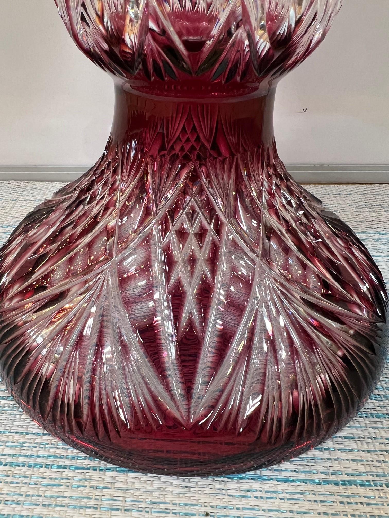 Jarrón alto con pedestal de cristal de plomo tallado a mano, Compota de Caesar Crystal Bohemiae Co. en venta 1