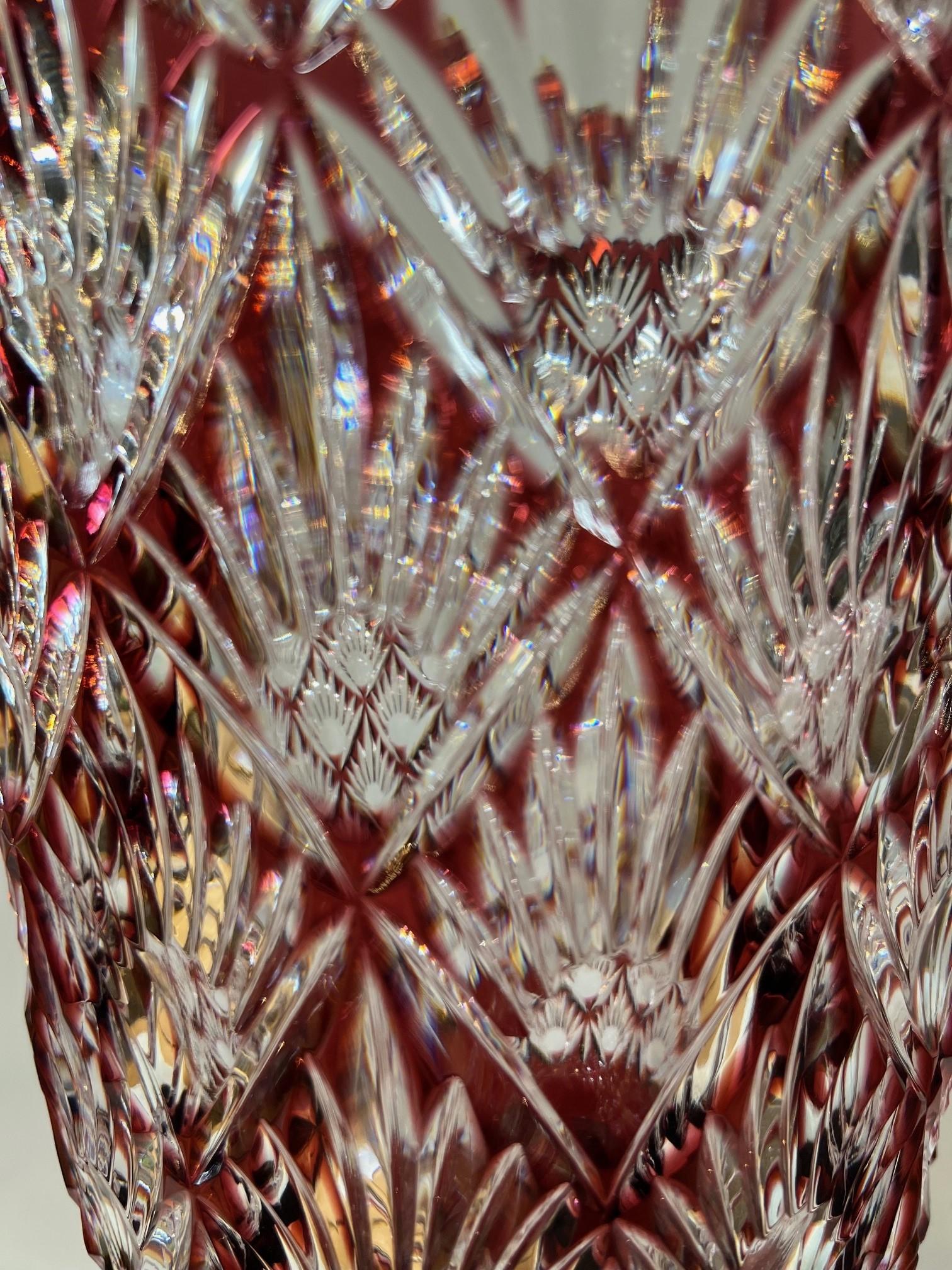 Grand vase à piédestal en cristal de plomb taillé à la main, compote Caesar Crystal Bohemiae Co. en vente 1
