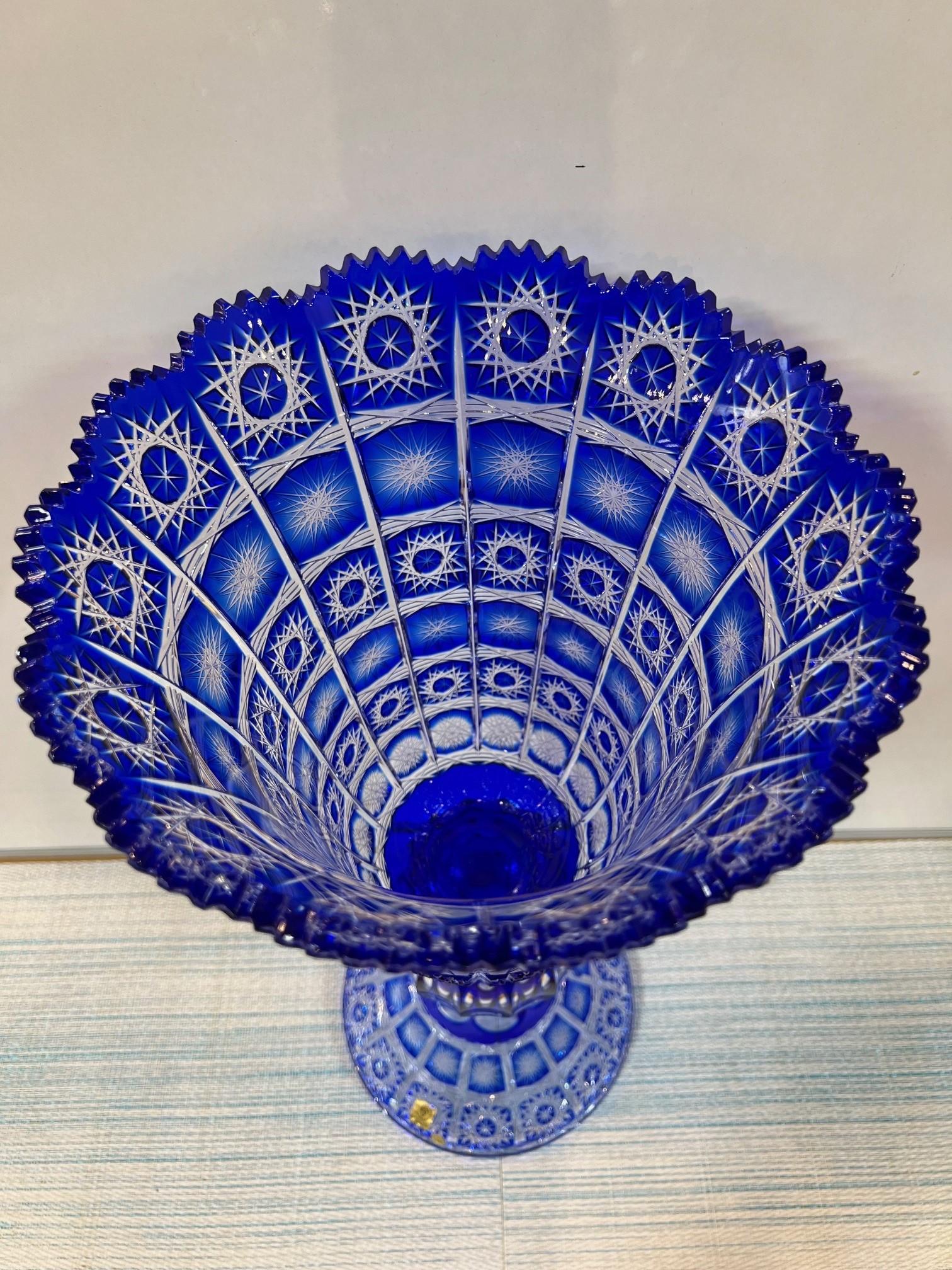 Grand vase à piédestal en cristal de plomb taillé à la main, compote Caesar Crystal Bohemiae Co. en vente 3