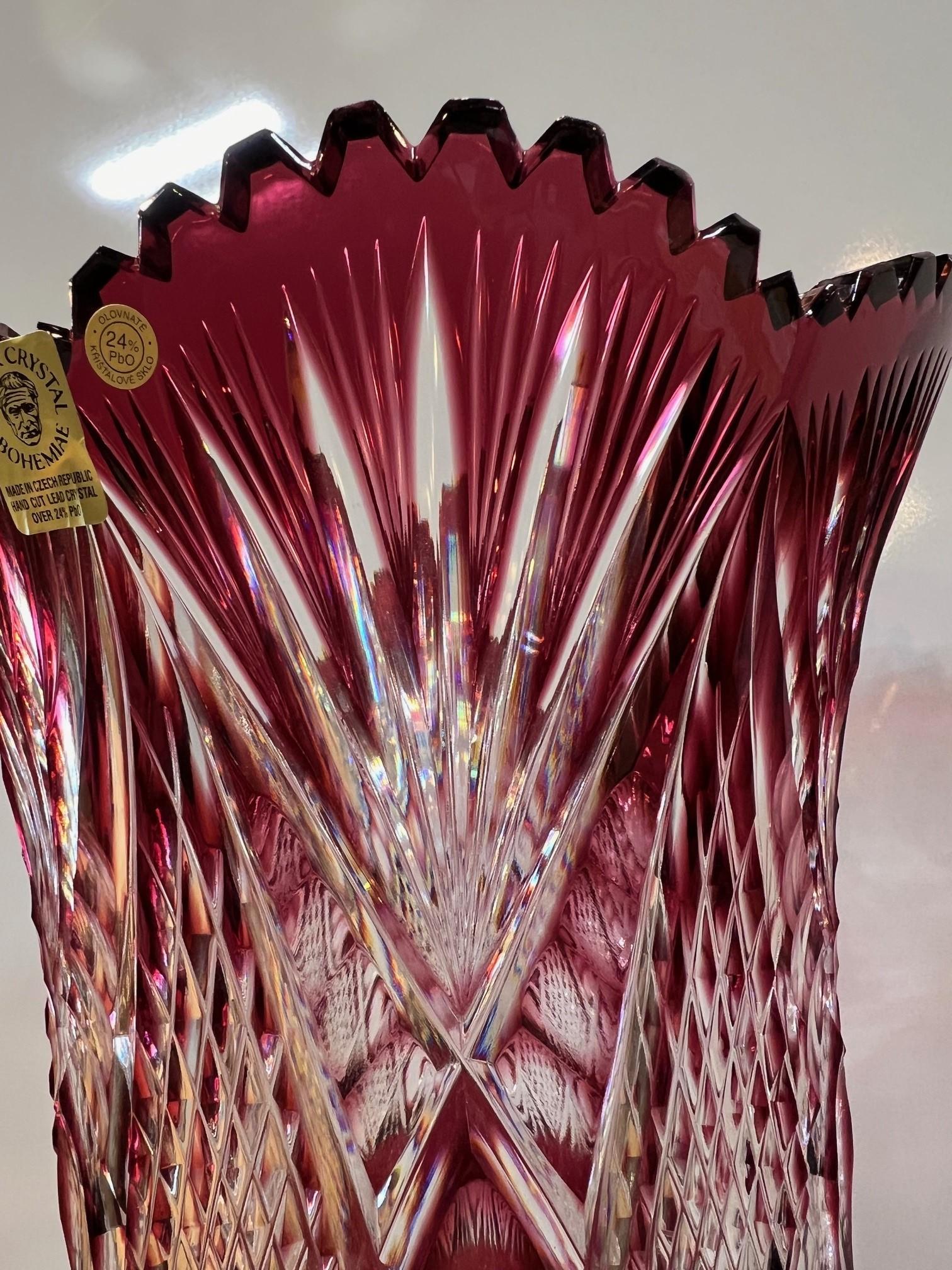 Jarrón alto con pedestal de cristal de plomo tallado a mano, Compota de Caesar Crystal Bohemiae Co. en venta 3