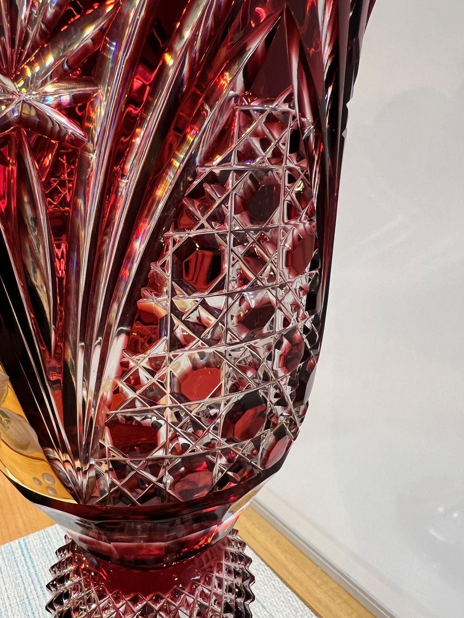 Grand vase à piédestal en cristal de plomb taillé à la main, compote Caesar Crystal Bohemiae Co. en vente 3