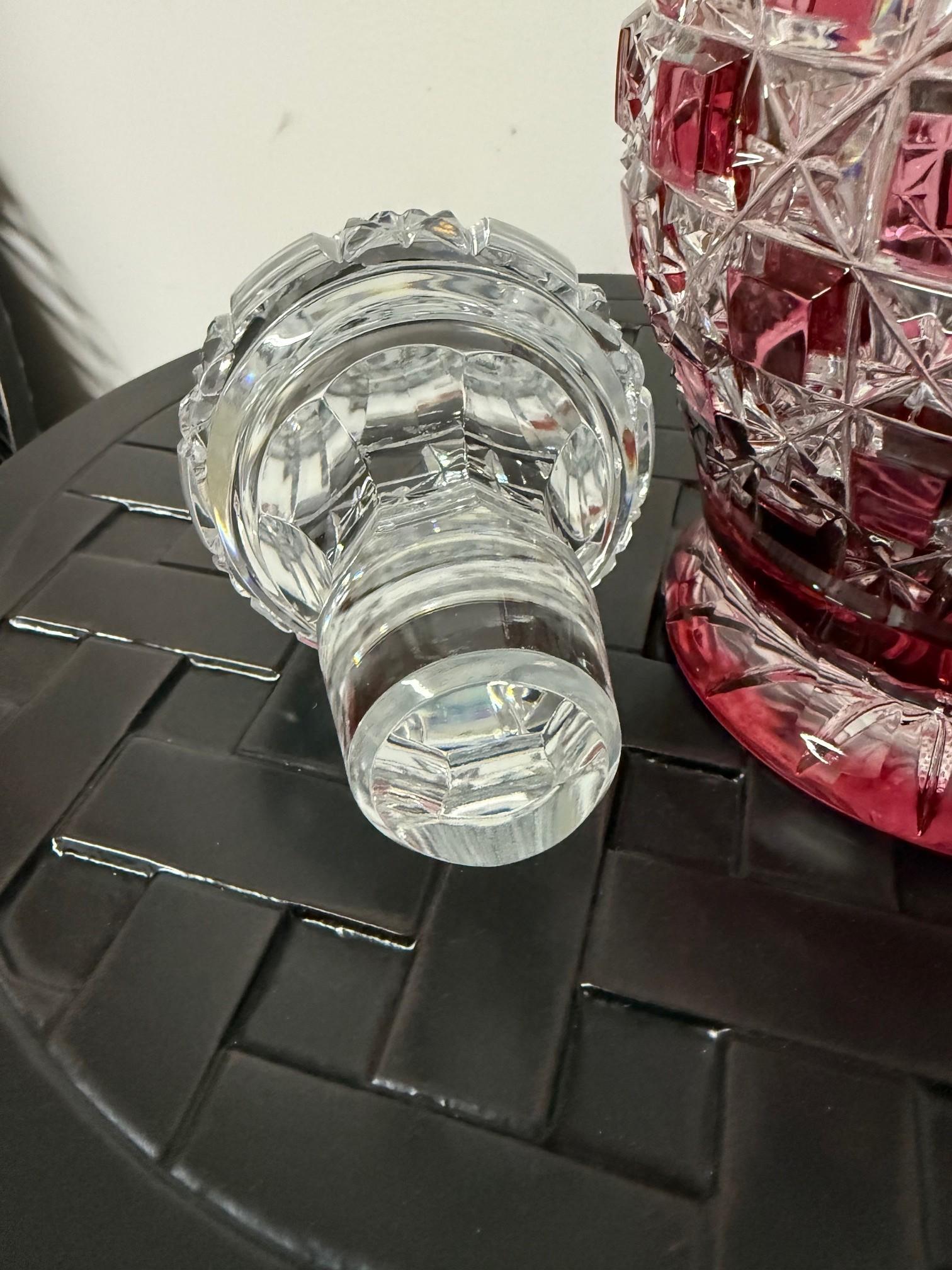Decantador alto rojo rubí de cristal de plomo tallado a mano de Caesar Crystal Bohemiae Co. en venta 6