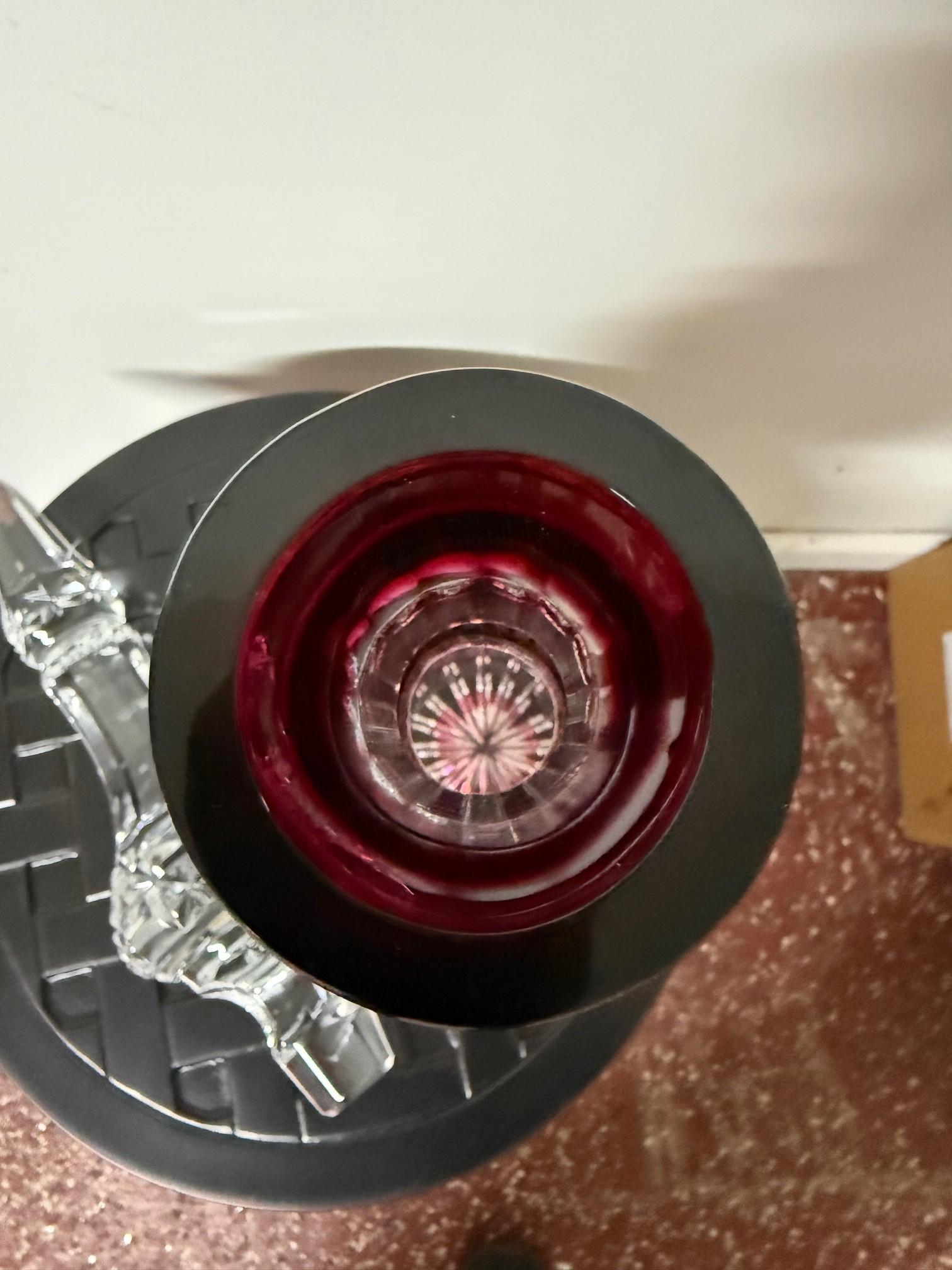 Decantador alto rojo rubí de cristal de plomo tallado a mano de Caesar Crystal Bohemiae Co. en venta 8