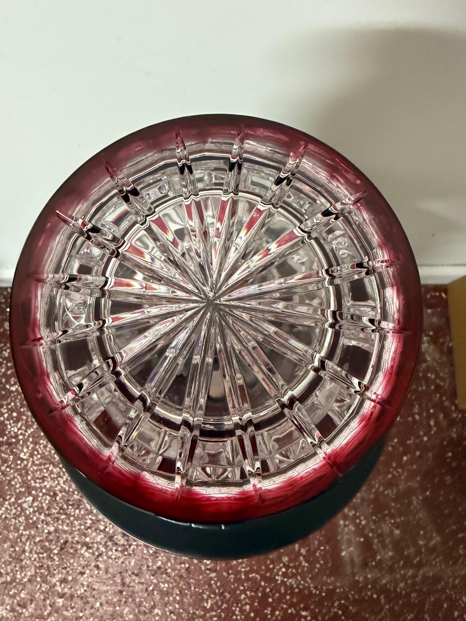 Decantador alto rojo rubí de cristal de plomo tallado a mano de Caesar Crystal Bohemiae Co. en venta 10