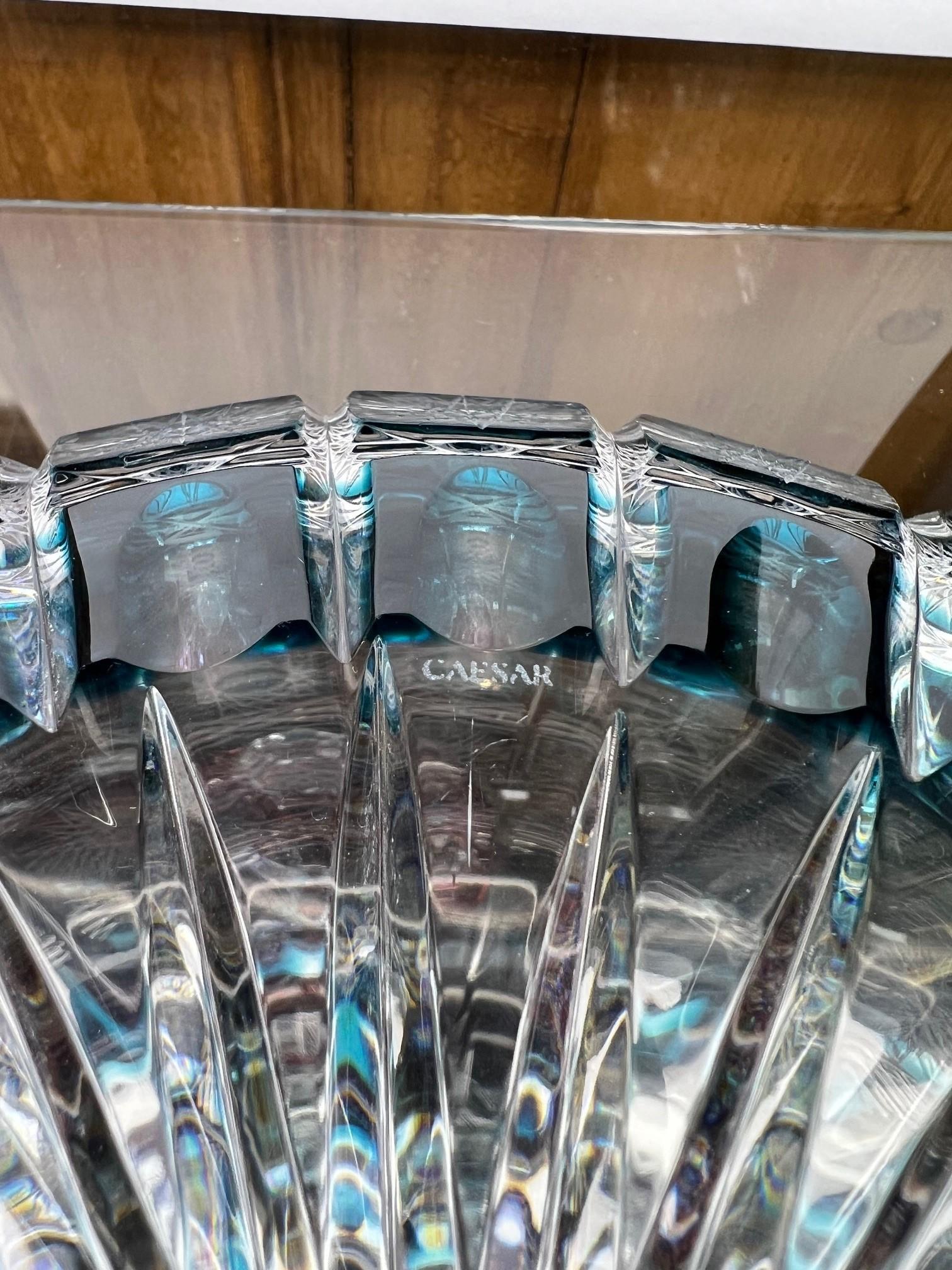 Plat à bonbons sarcelle en cristal de plomb taillé à la main avec couvercle par Caesar Crystal Bohemiae Co. en vente 4