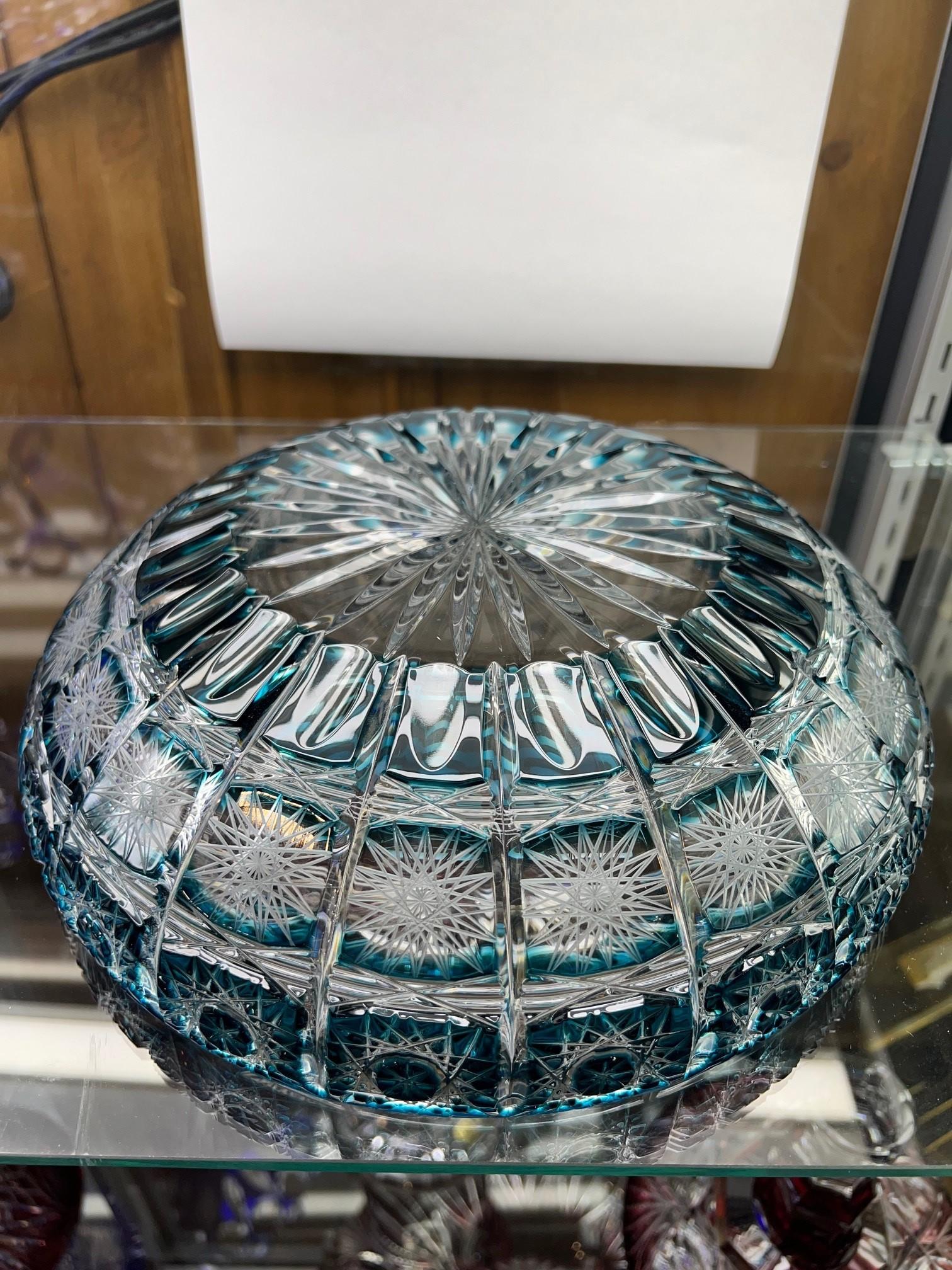 Plat à bonbons sarcelle en cristal de plomb taillé à la main avec couvercle par Caesar Crystal Bohemiae Co. en vente 3
