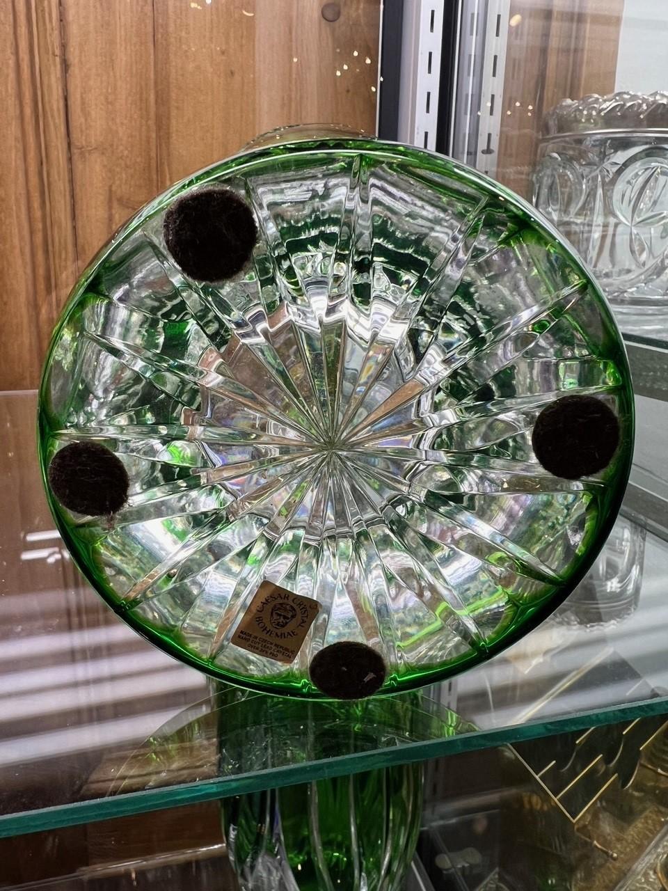  Vase en cristal de plomb taillé à la main par Caesar Crystal Bohemiae Co. Tchèque.   en vente 10