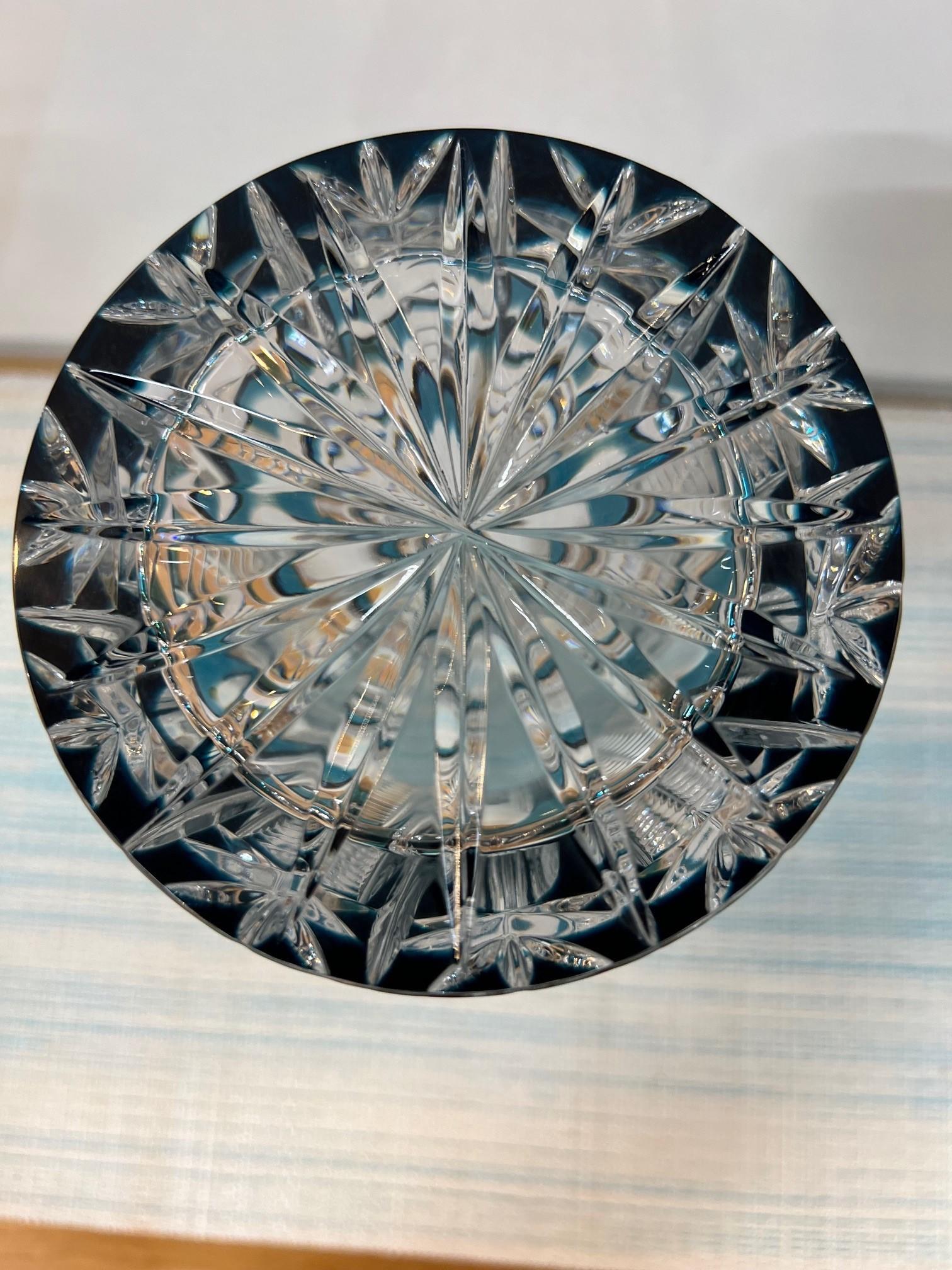 Vase en cristal de plomb taillé à la main de couleur sarcelle par Caesar Crystal Bohemiae Co. République tchèque en vente 5