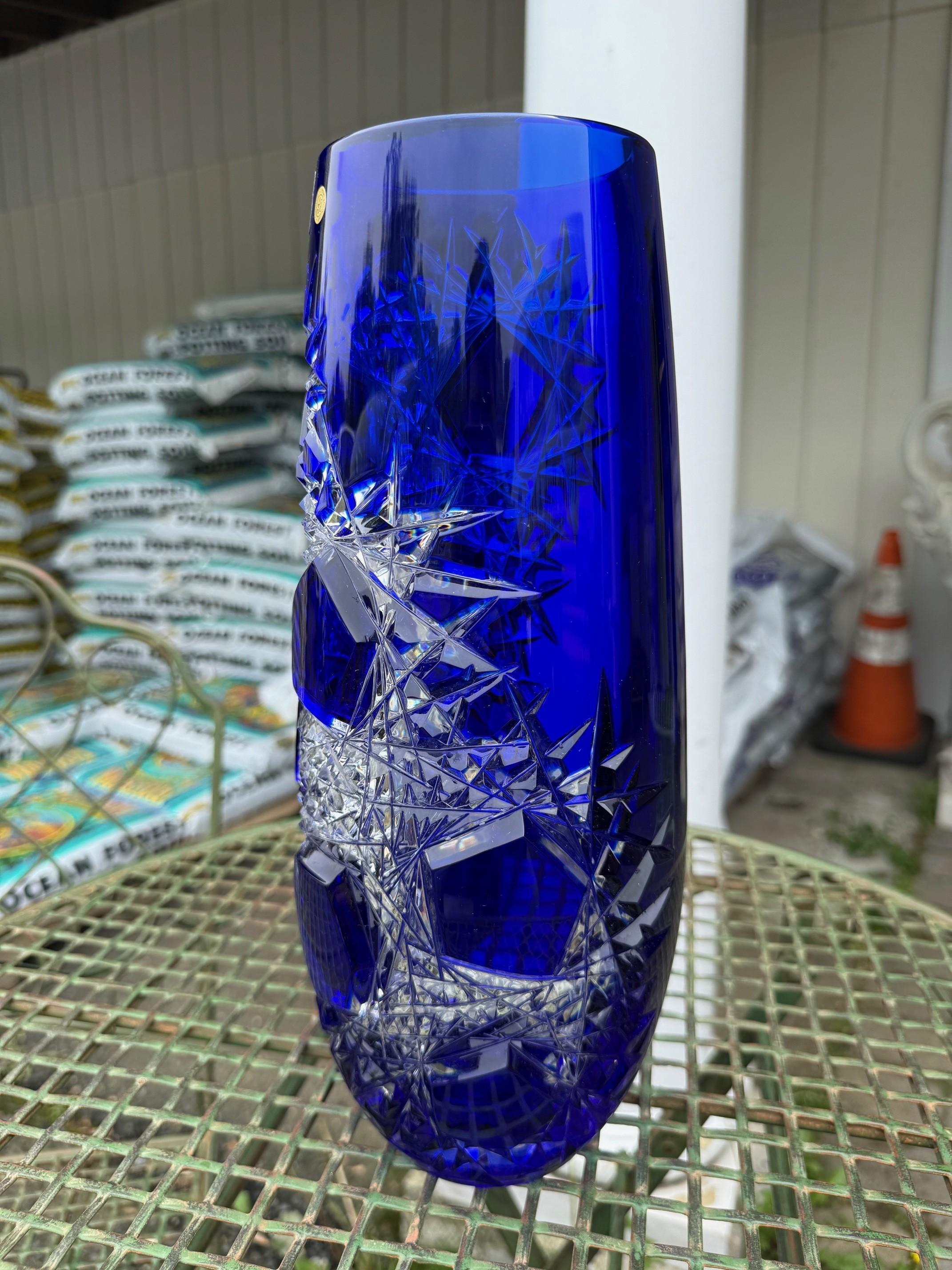 20ième siècle Vase en cristal de plomb taillé à la main par Caesar Crystal Bohemiae Co. République tchèque en vente