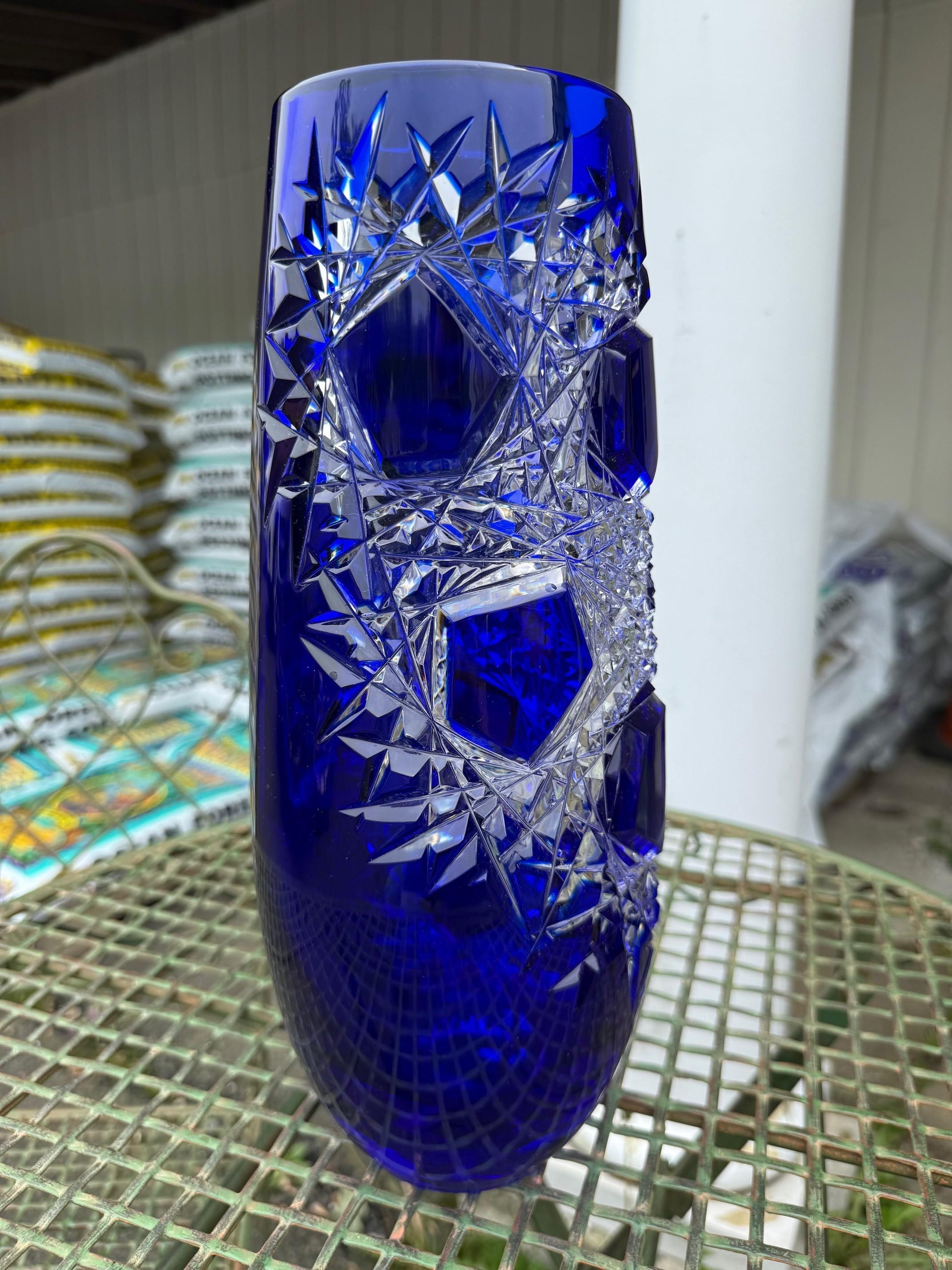 Vase en cristal de plomb taillé à la main par Caesar Crystal Bohemiae Co. République tchèque en vente 1