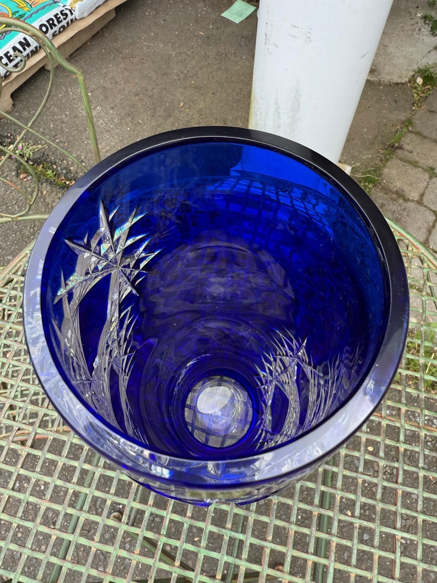 Vase en cristal de plomb taillé à la main par Caesar Crystal Bohemiae Co. République tchèque en vente 2