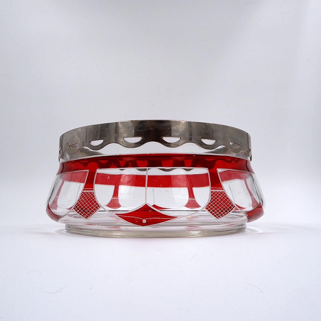 Handgeschliffene Moser-Glasschale mit silbernem Rand und silbernem Rand - frühes 20. Jahrhundert (Tschechisch) im Angebot