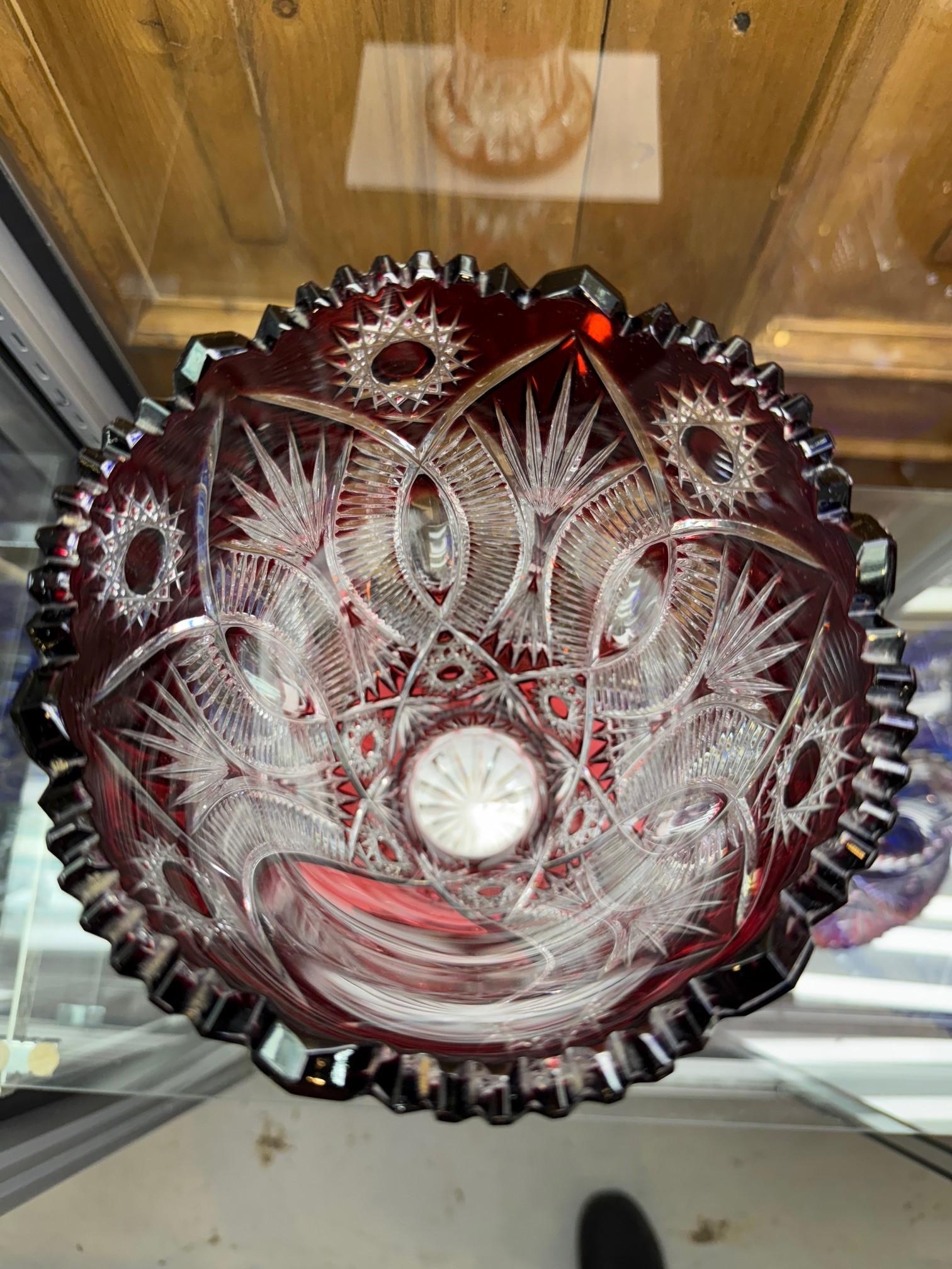 Vase en cristal de plomb rouge rubis taillé à la main par Caesar Crystal Bohemia Crystal Co. Tchèque. en vente 5
