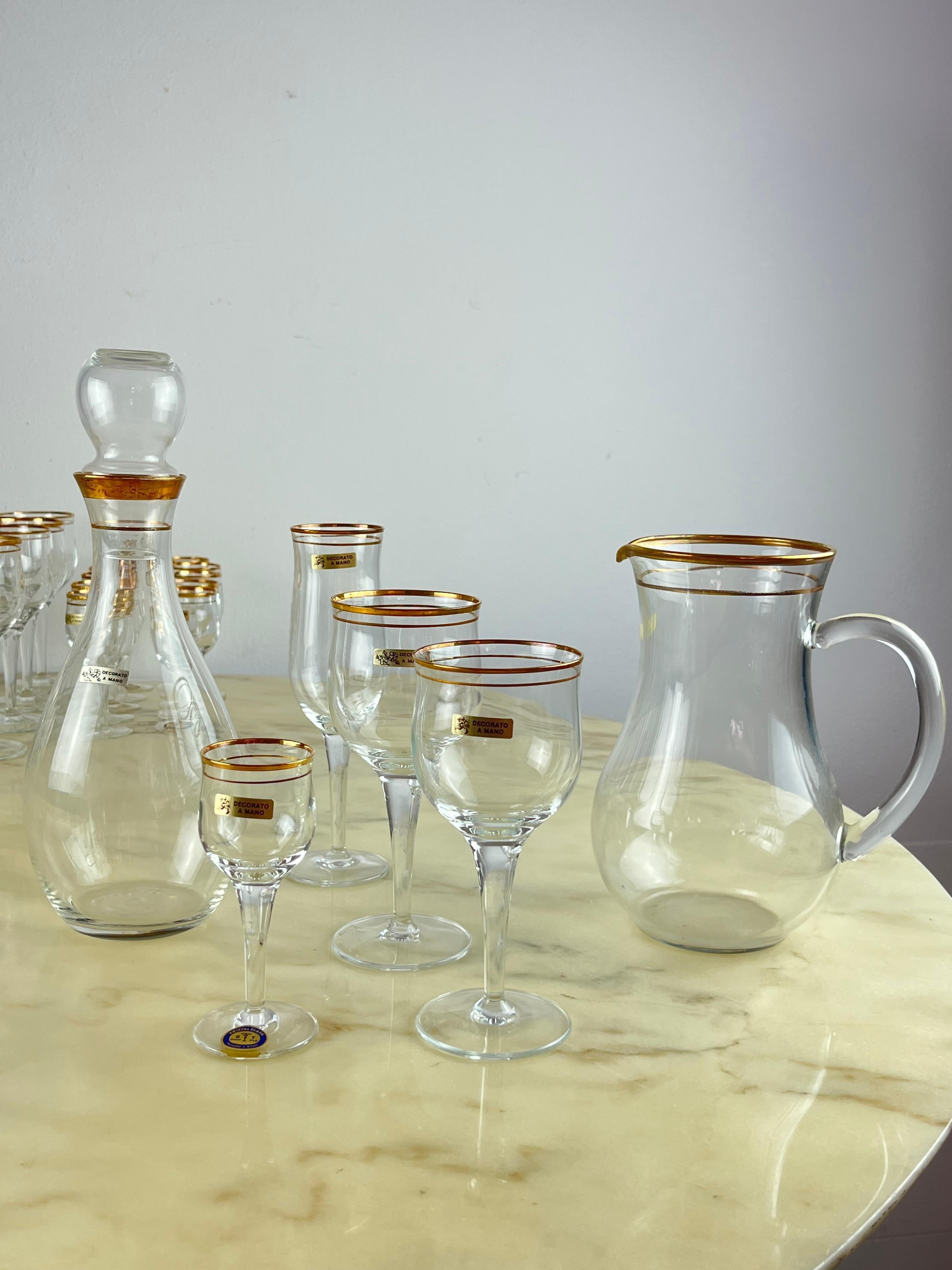 Hand-decorated crystal glass set, Italy, 1950s, 48 ​​pieces
Found in a noble apartment, it is made up of 12 water glasses (17 cm high x c, 7 diameter), 12 wine glasses (16 cm high x 7 cm diameter), 11 flutes (20 cm high x 5 cm diameter), 11 amaro