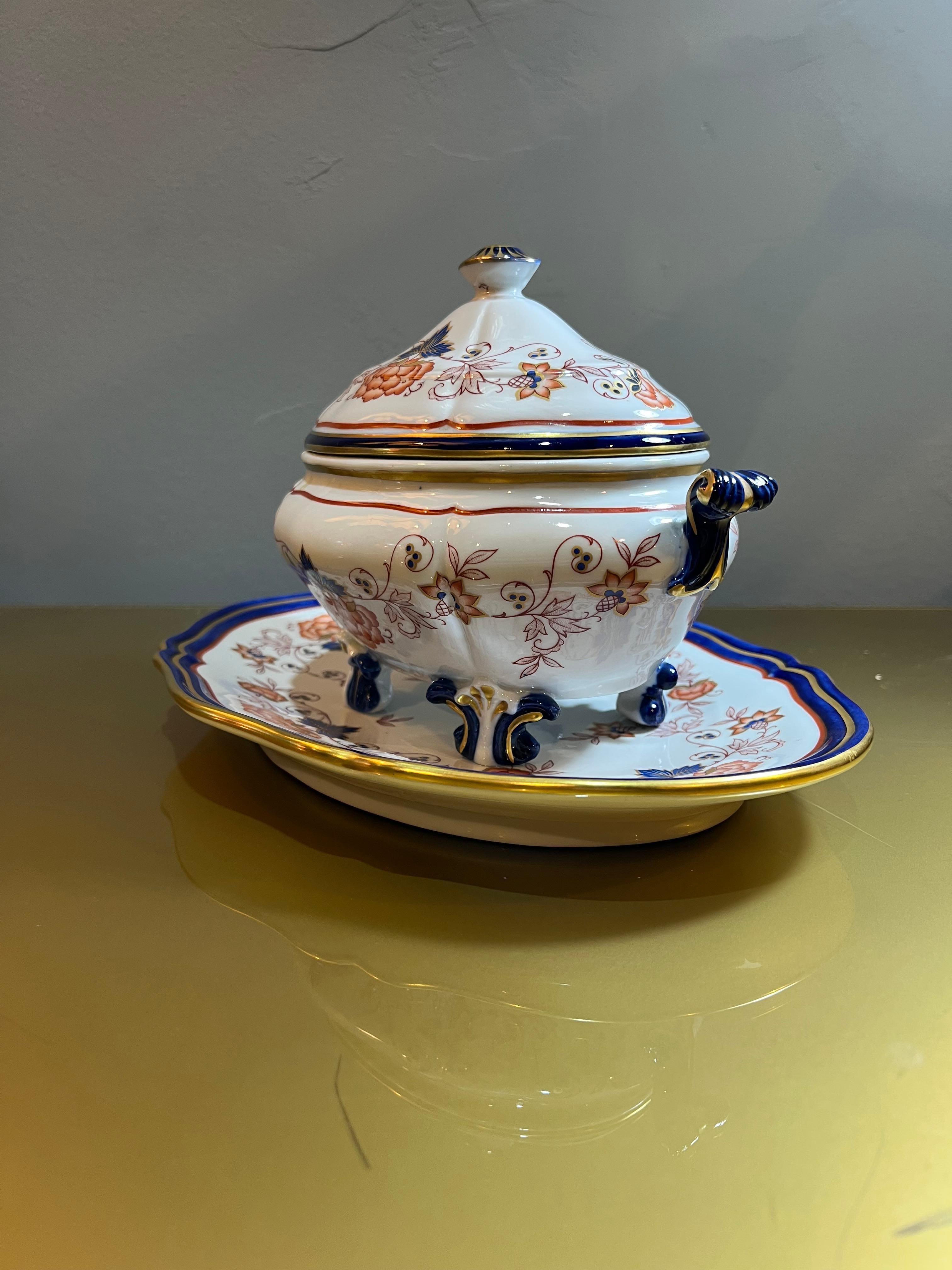 Sopera de porcelana de Sévres de los años 50 decorada a mano en Bueno estado para la venta en Catania, IT
