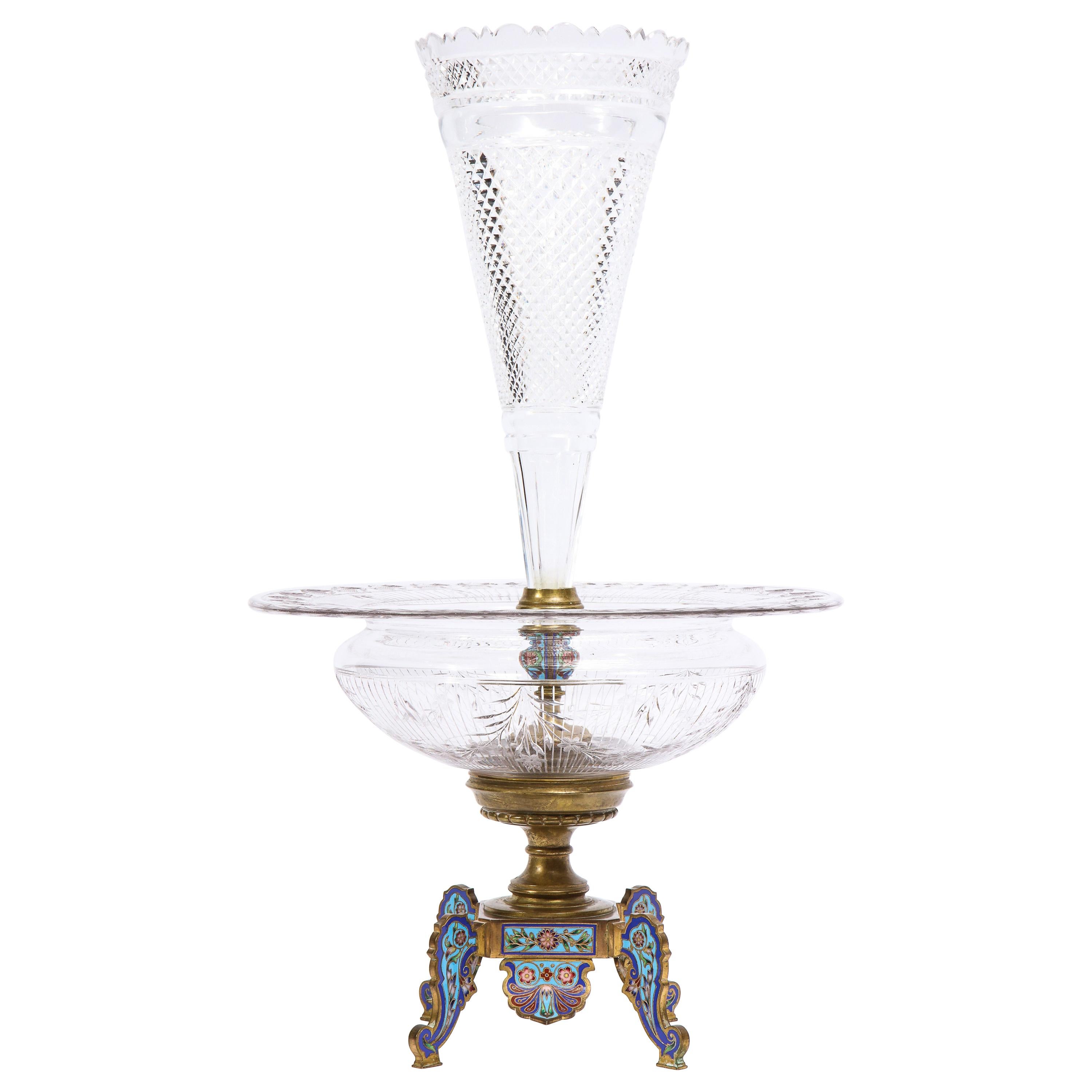 Centro de mesa/florero de Baccarat tallado a mano con diamantes y esmalte champleve firmado