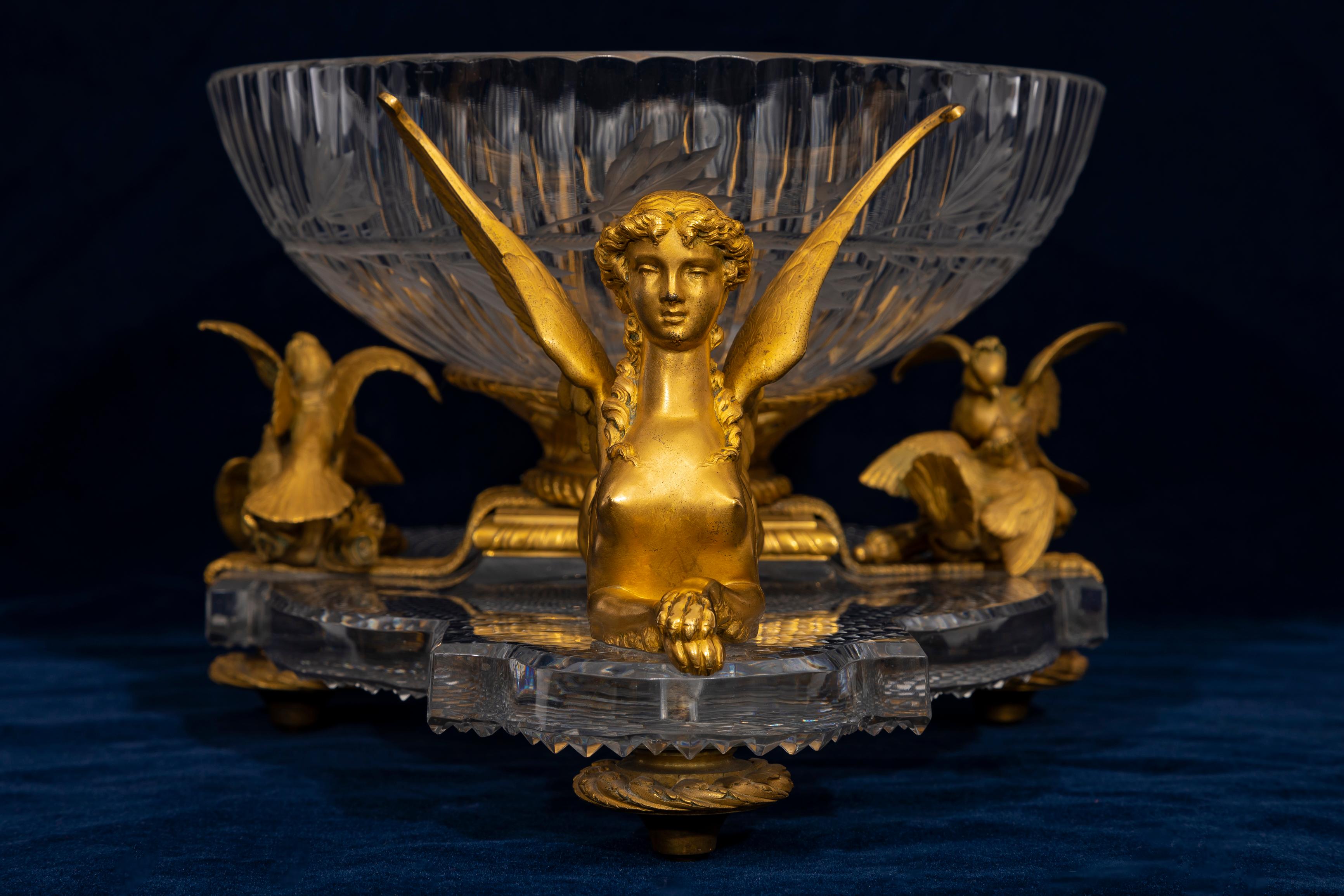 Centre de table/Surtout de table Baccarat en cristal taillé à la main et monté en bronze doré en vente 4
