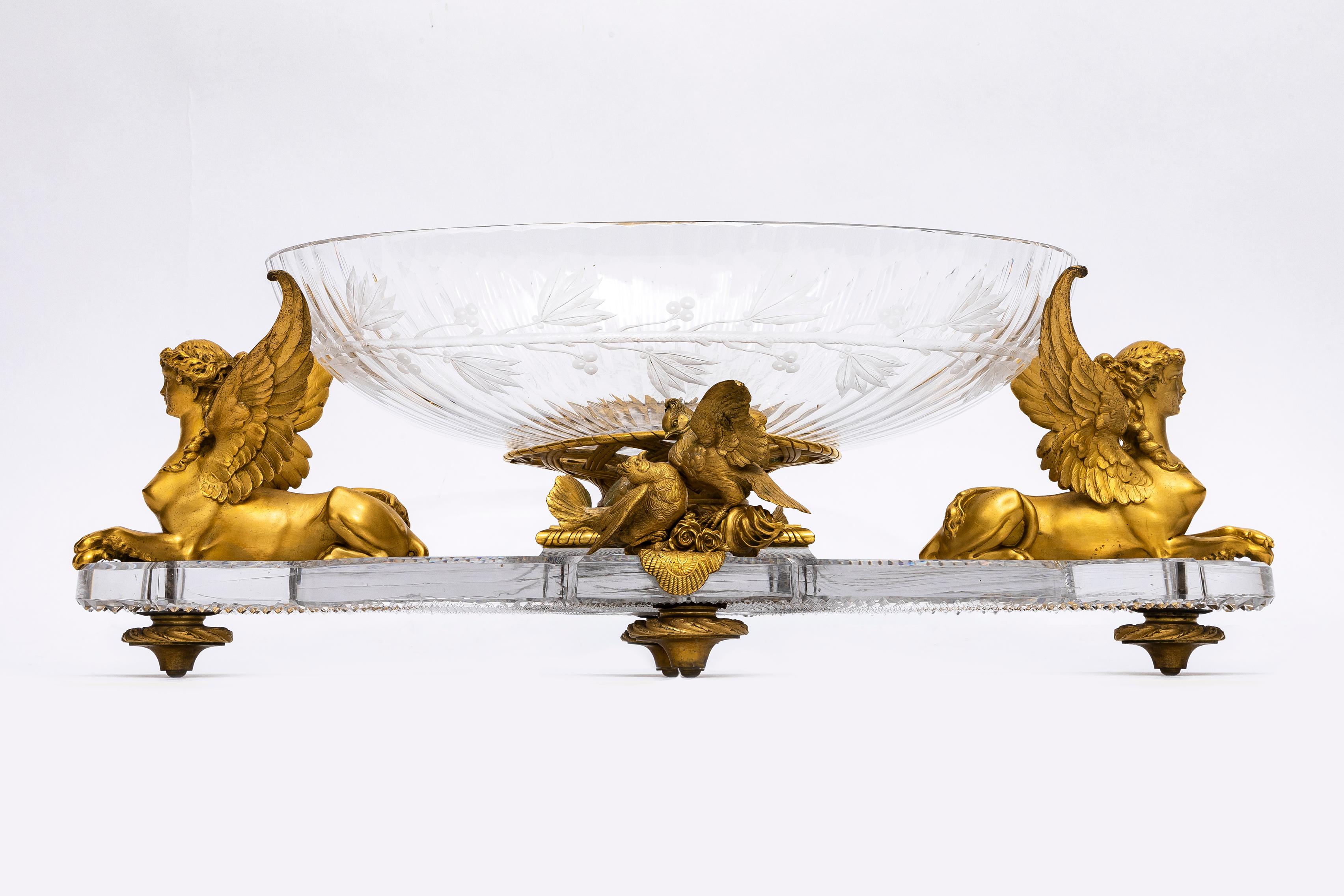 Français Centre de table/Surtout de table Baccarat en cristal taillé à la main et monté en bronze doré en vente