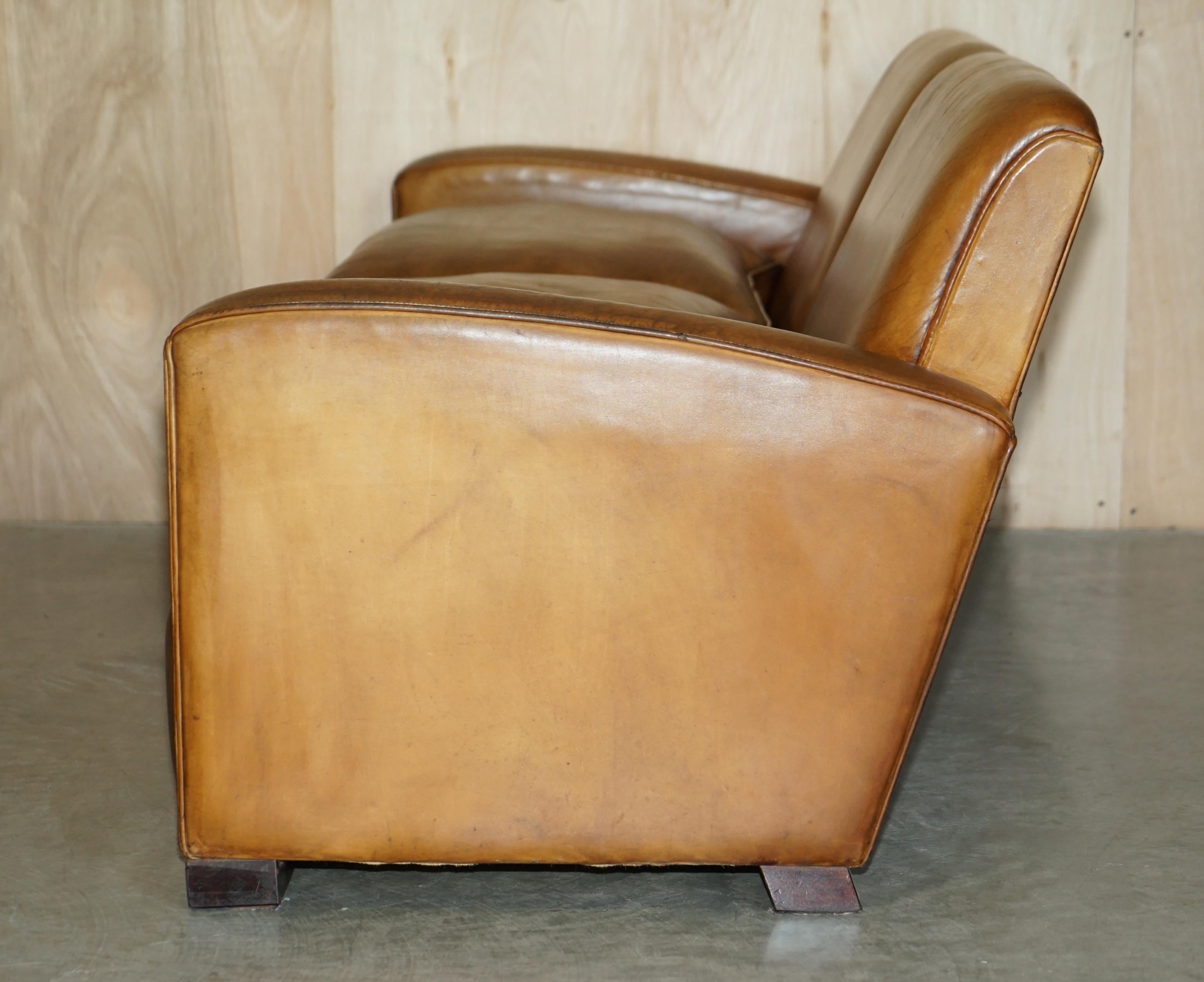 Canapé Art Déco à trois places en cuir marron teint à la main style Odeon avec assise remplie de plumes en vente 11