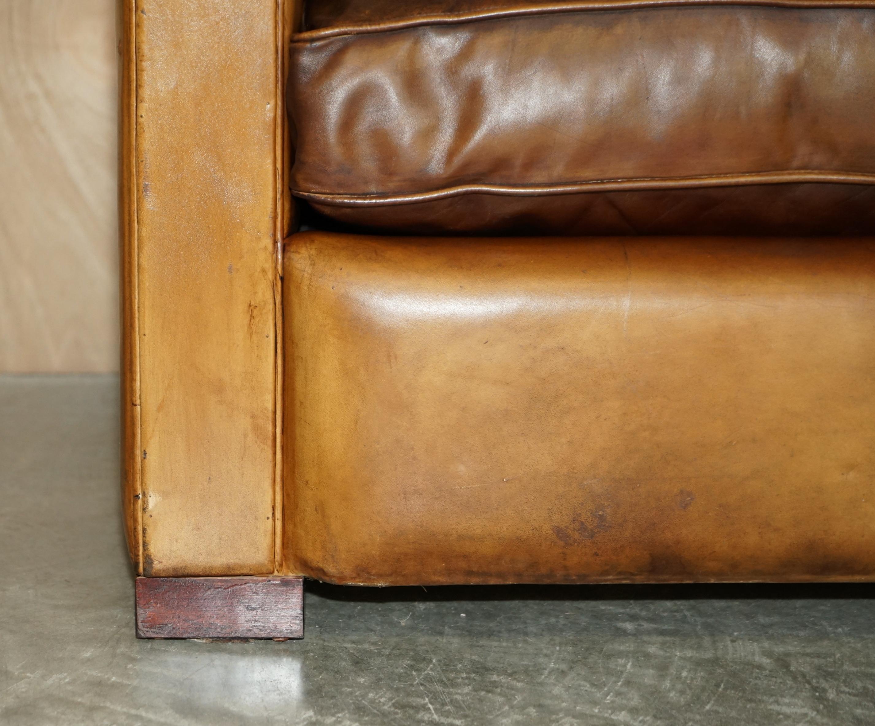 Handgefärbtes braunes Leder Art Deco Odeon-Stil Dreisitzer-Sofa mit Federn (Handgefertigt) im Angebot