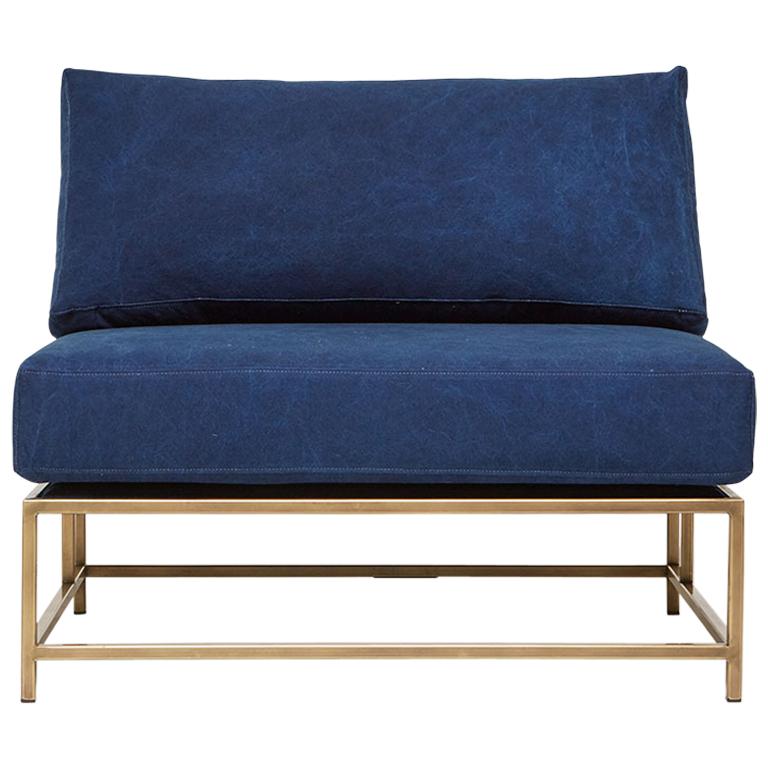 Handgefärbter Stuhl aus indigoblauem Segeltuch und antikem Messing – extra breit im Angebot
