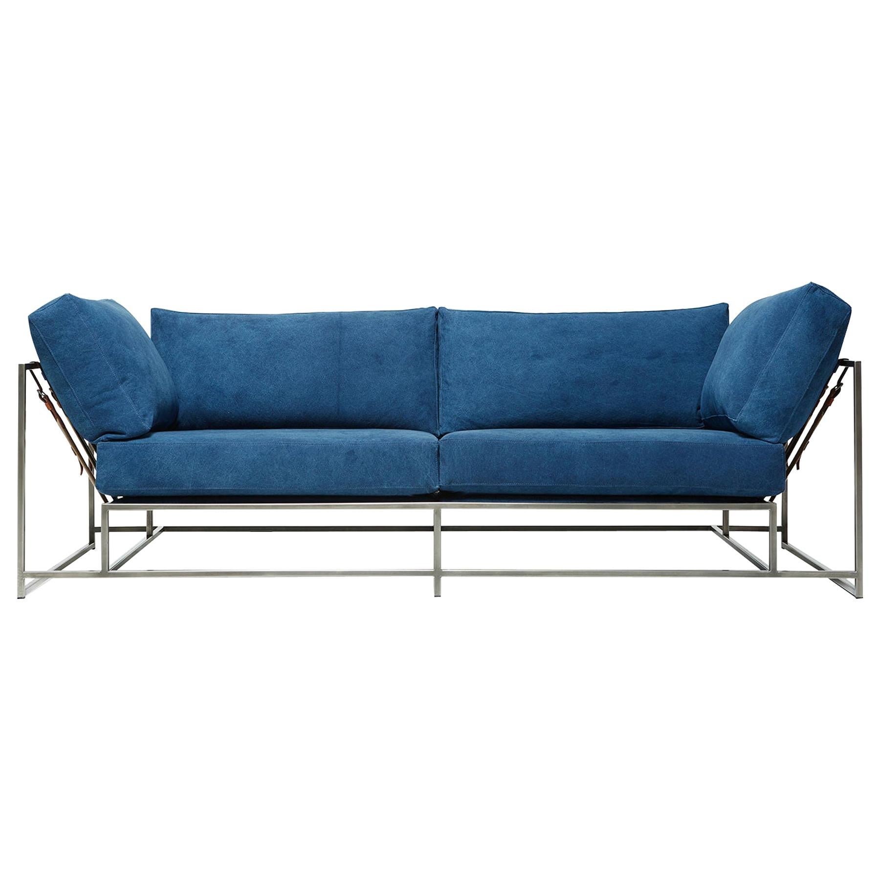 Handgefärbtes zweisitziges Sofa aus indigoblauem Segeltuch und antikem Nickel