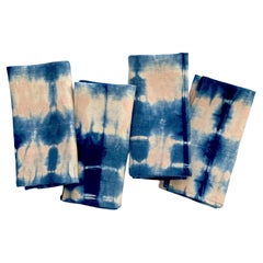 Ensemble de quatre serviettes en lin teintées à la main, rose et bleu indigo