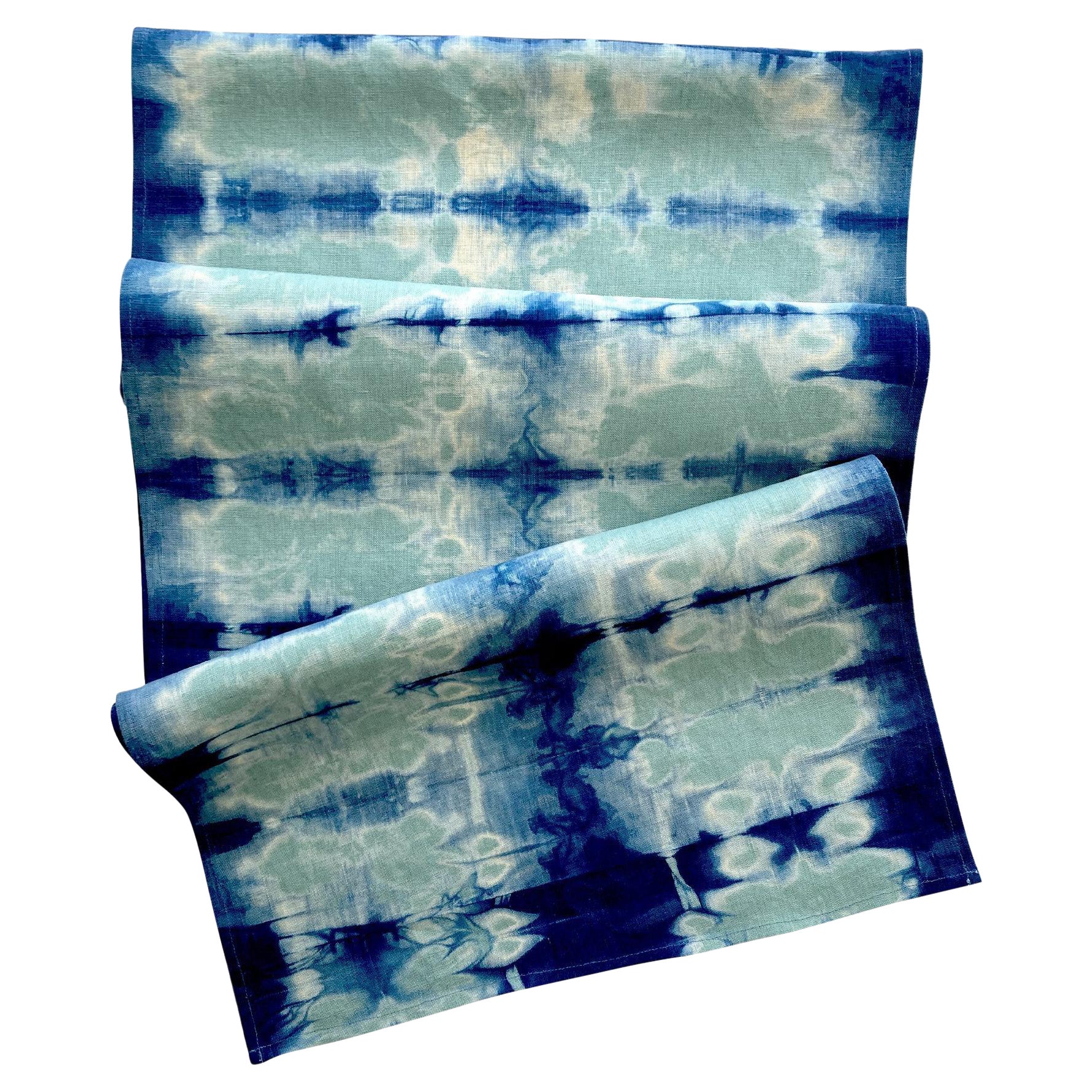 Tapis de table en lin teint à la main, motif abstrait vert jade et bleu indigo