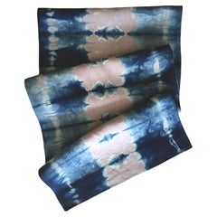 Tapis de table en lin teint à la main, gris argenté et bleu indigo