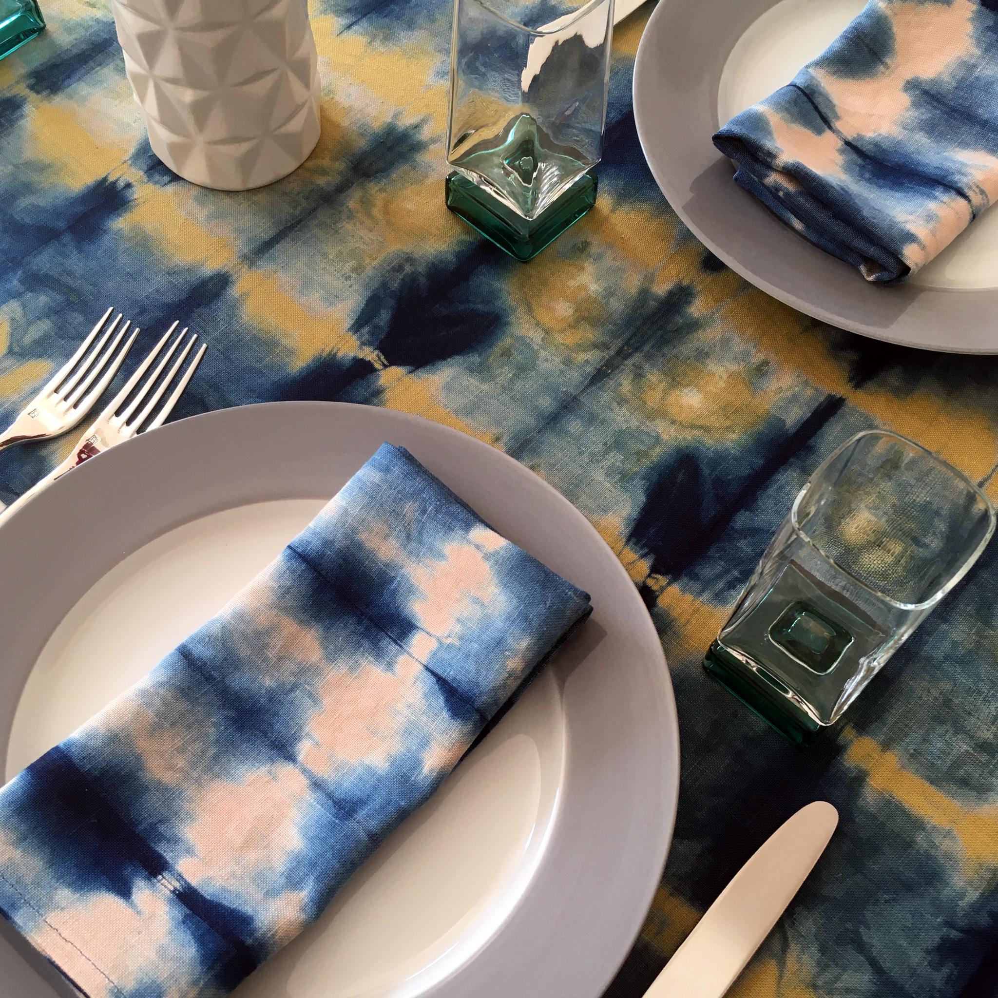 Hand-Dyed Shibori Linen Napkins Set of 2 in Rose Pink & Indigo Blue In New Condition In New York, NY