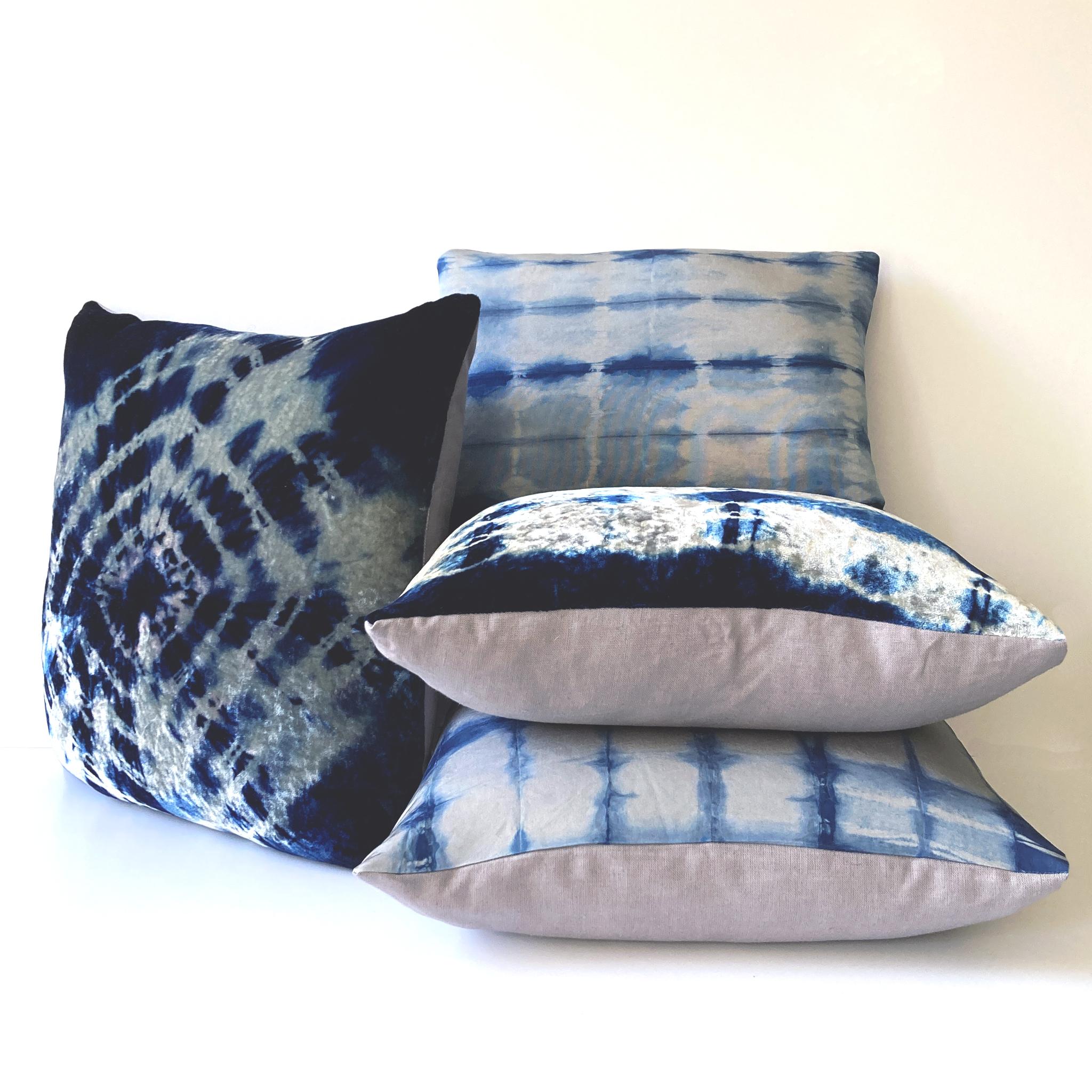 Hand Dyed Silk Pillow, Silver Gray & Indigo Blue Dash In New Condition For Sale In New York, NY