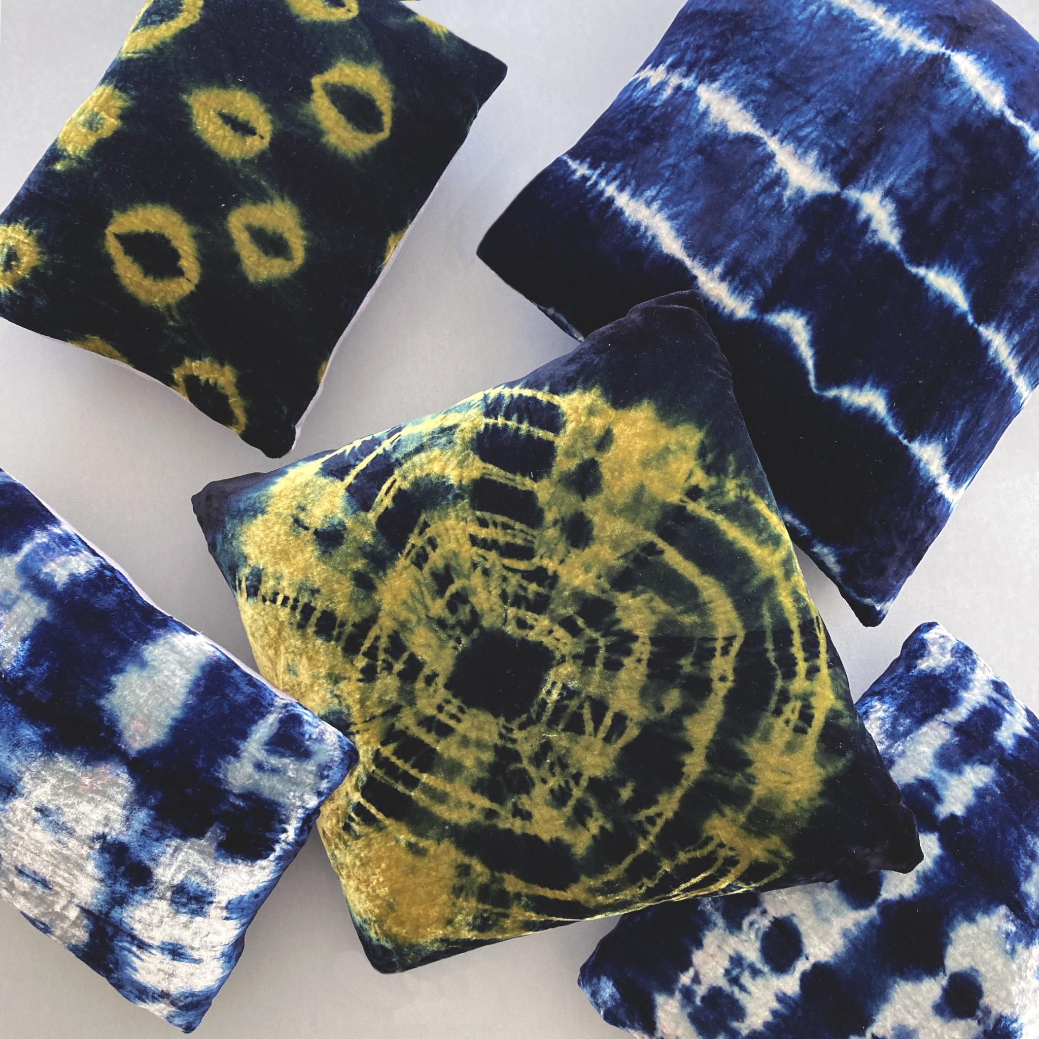 Hand Dyed Silk Velvet Pillow, Gold Yellow & Indigo Blue Halo Abstract Pattern In New Condition For Sale In New York, NY