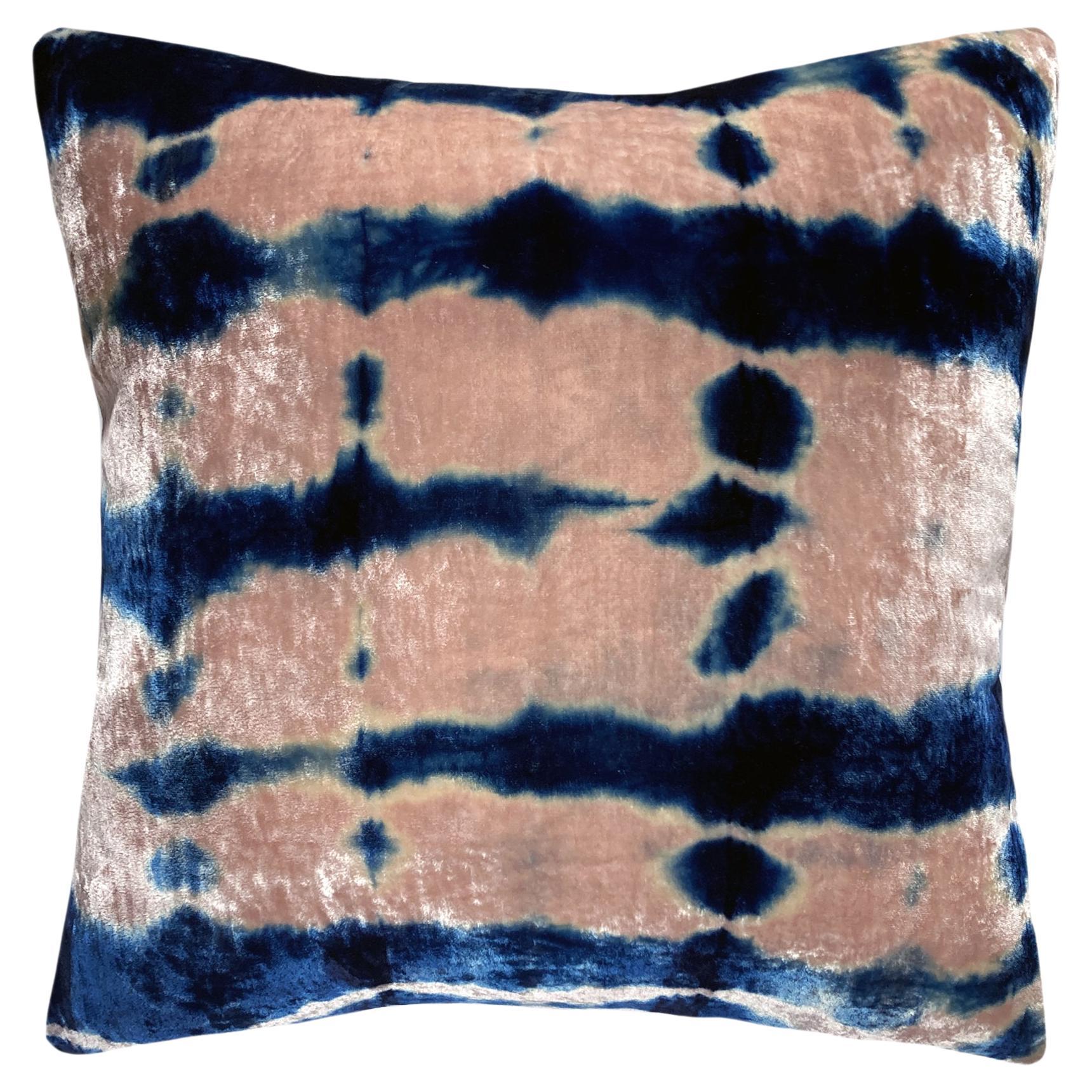Oreiller en velours de soie teint à la main, plissé rose, rose et bleu indigo