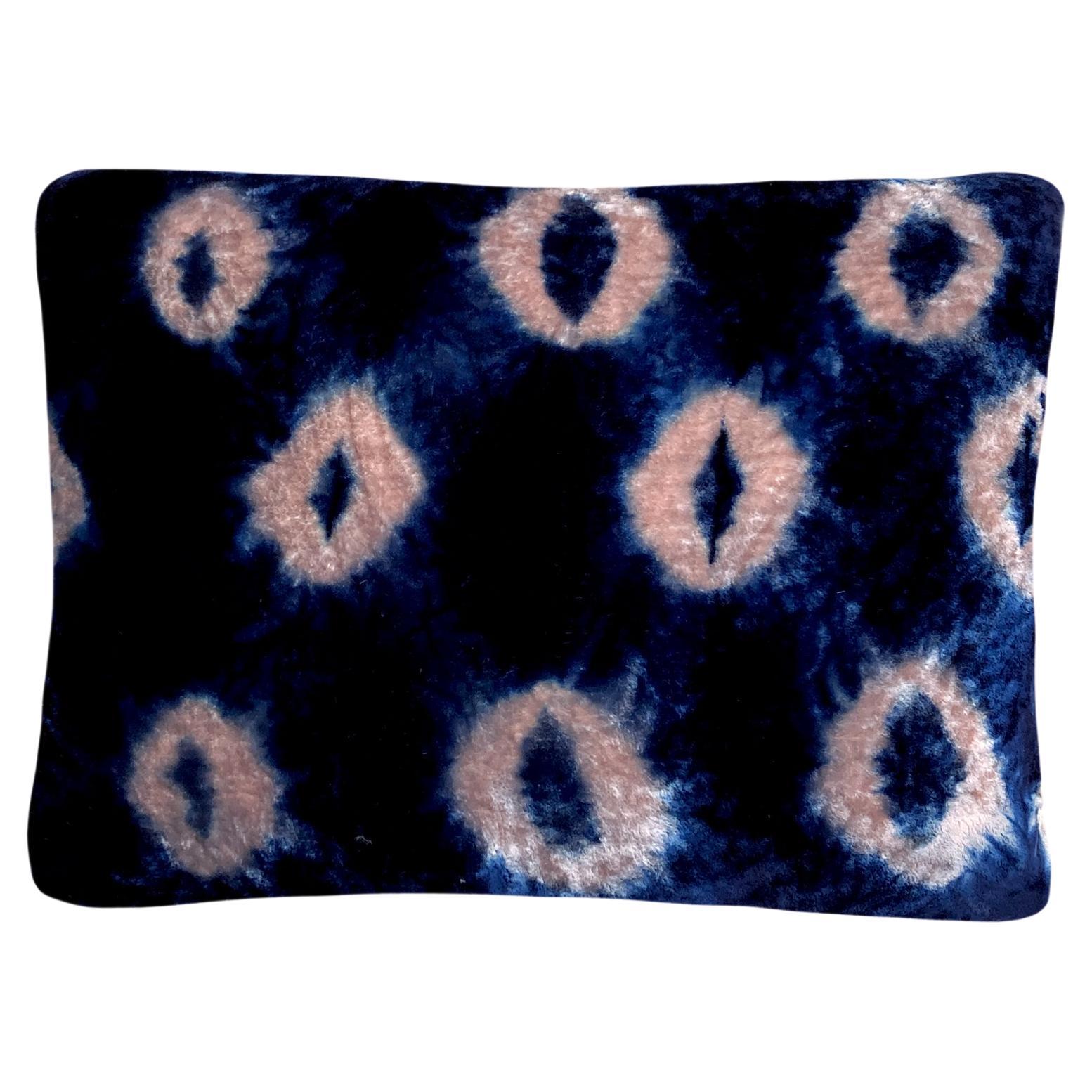 Coussin en velours de soie teint à la main, rose et bleu indigo Ikat