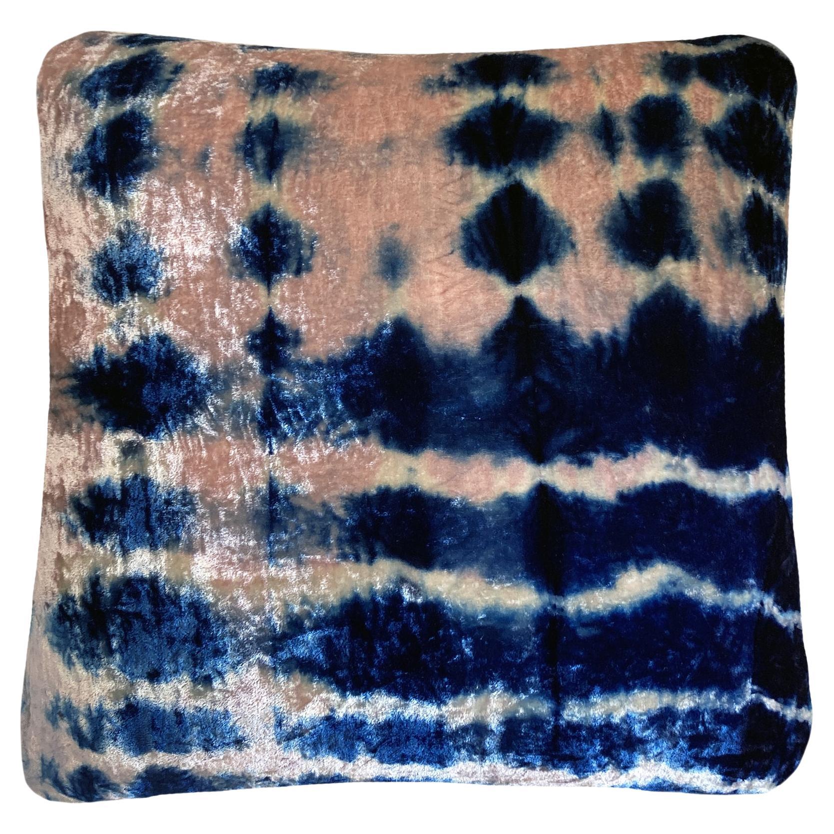 Coussin en velours de soie teintée à la main, rose et bleu indigo en vente