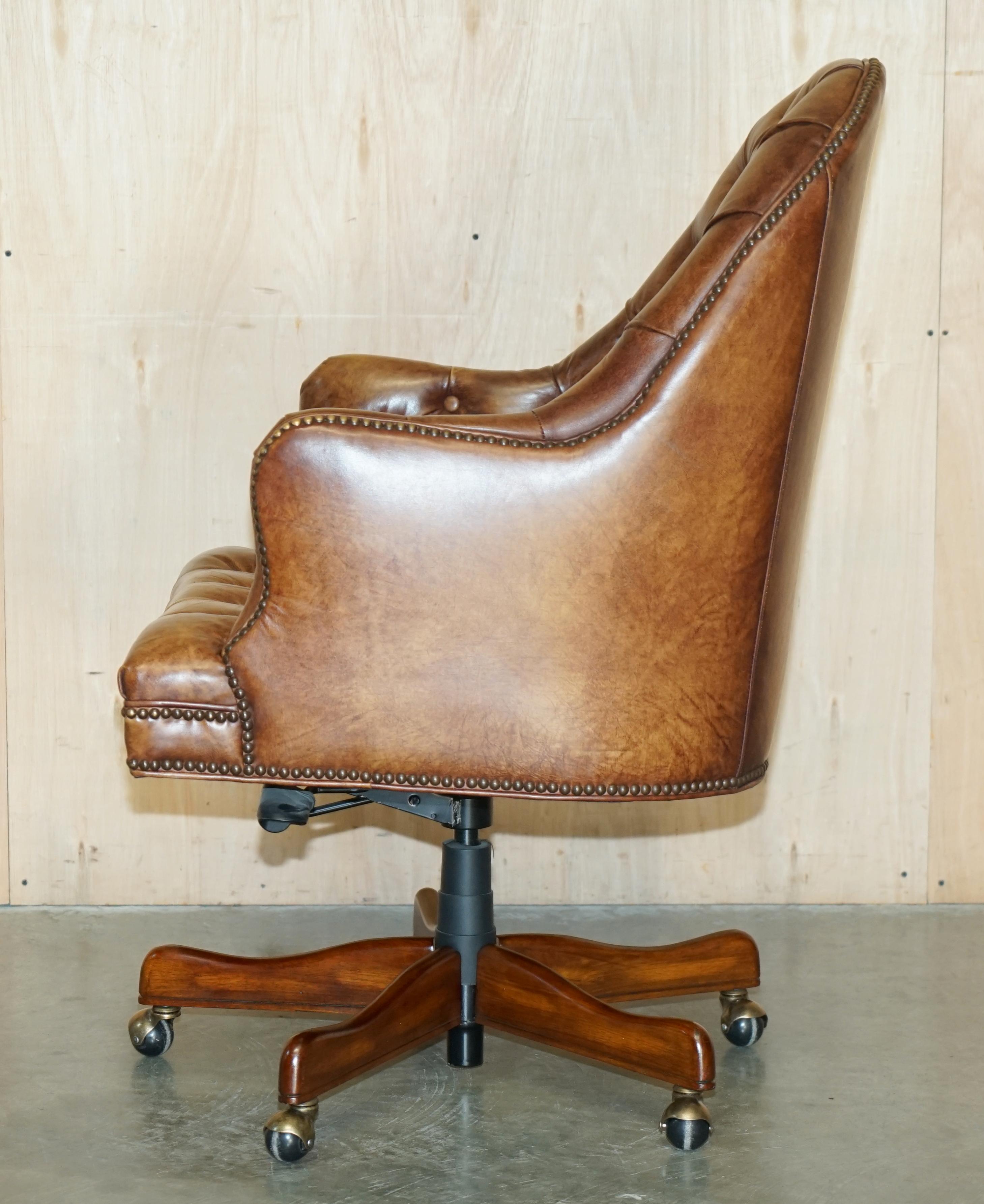 HAND DYED VINTAGE AGED BROWN LEATHER CHESTERFIELD CAPTAINS SWIVEL OFFICE CHAIr For Sale 13